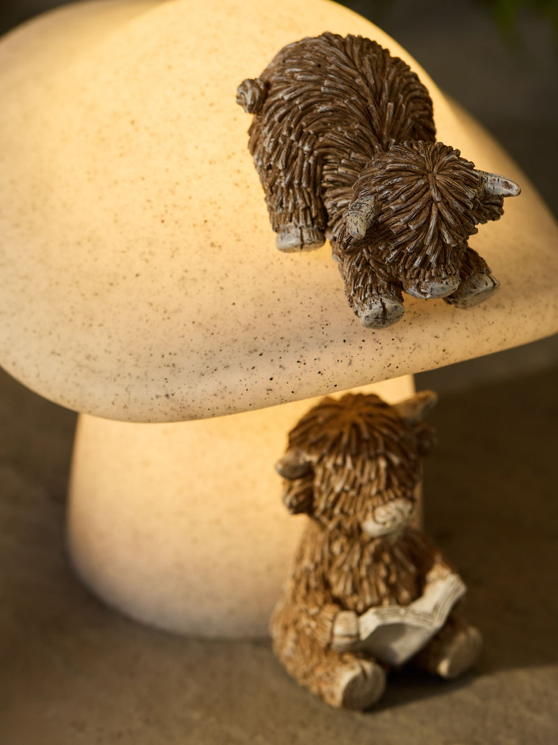 Outdoor solar light Hamish on toadstool resin - British product