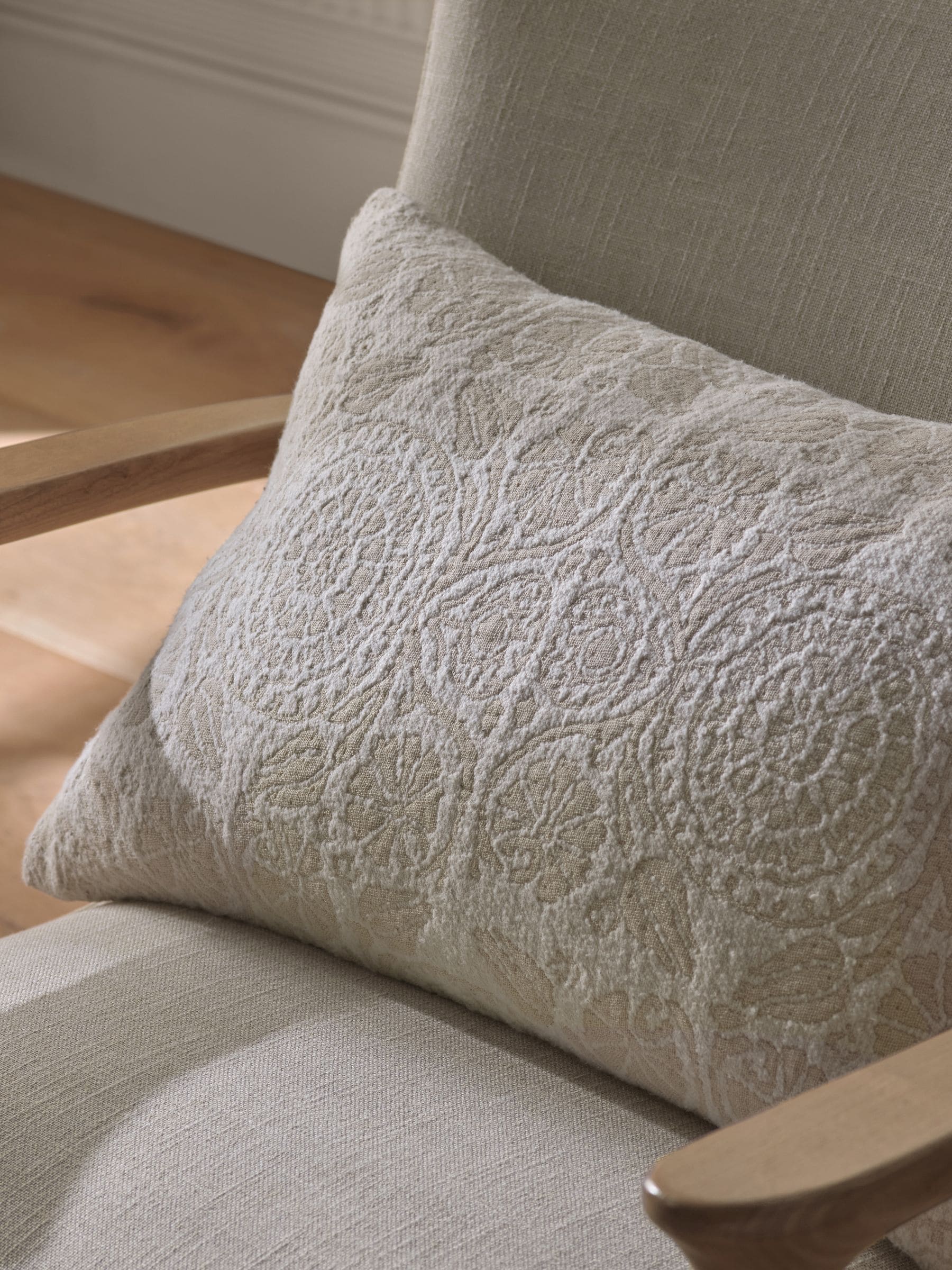 N. Premium floral jacquard cushion 40x59cm - British product