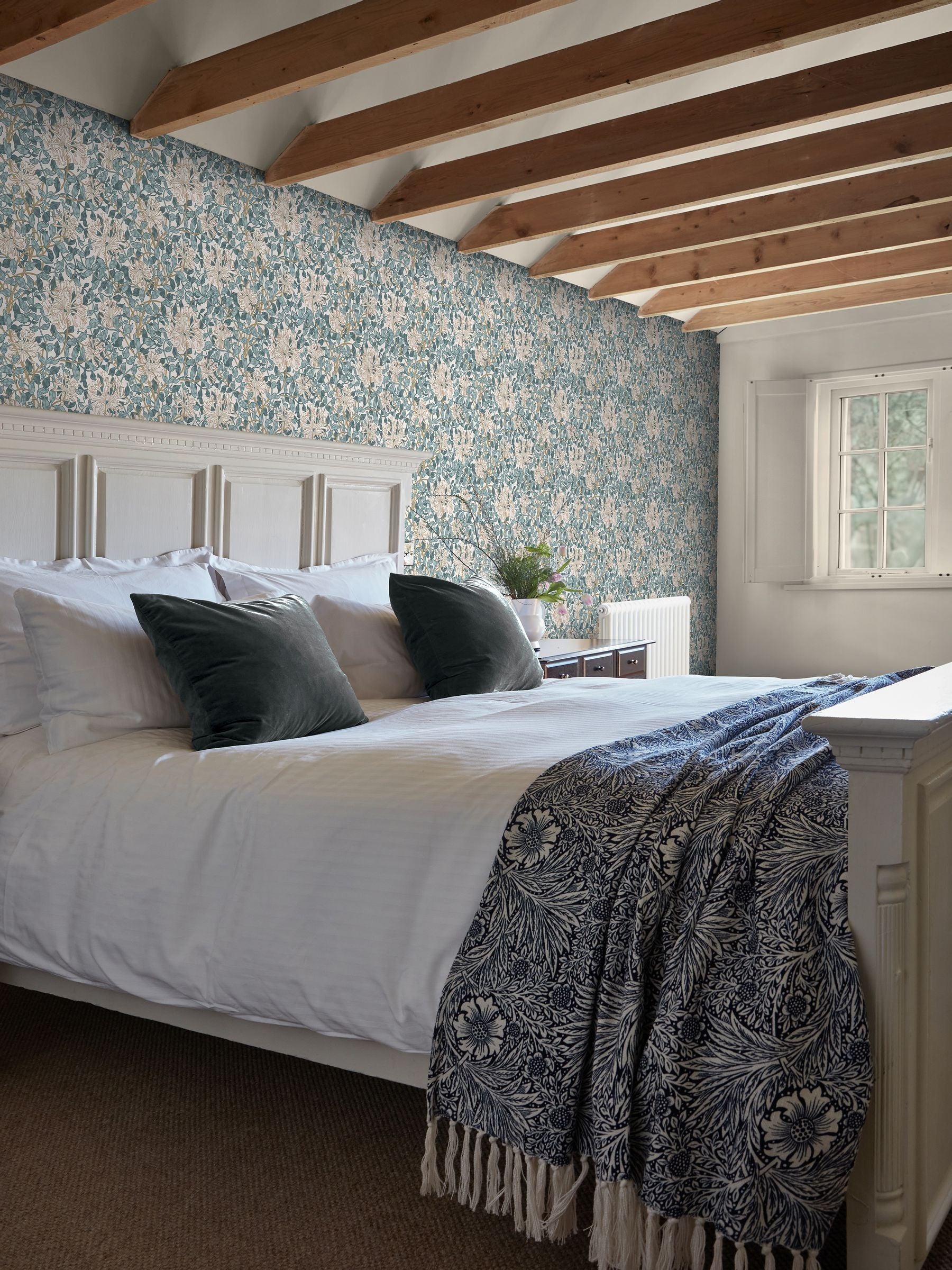 William Morris At Home Breeze Honeysuckle Wallpaper Sample A4