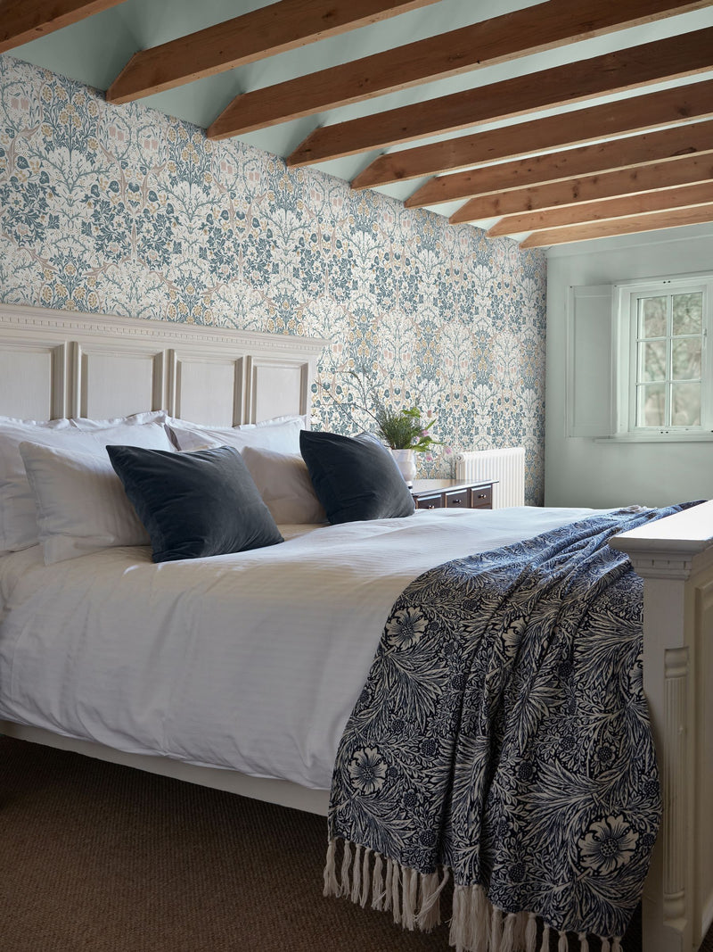 William Morris wallpaper Meadow Blackthorn 10m (British brand)