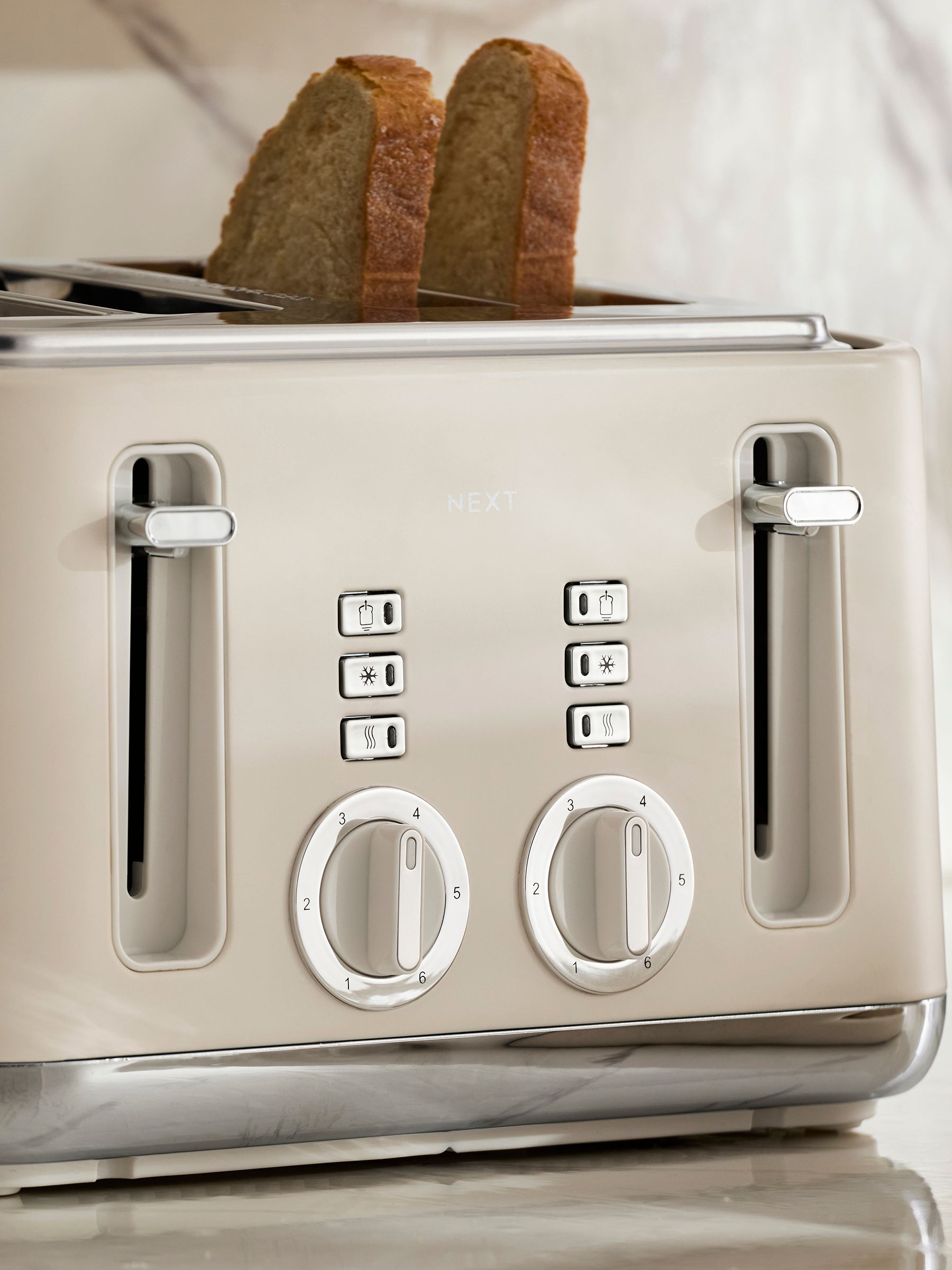 Cream Bronx 4 Slice Toaster