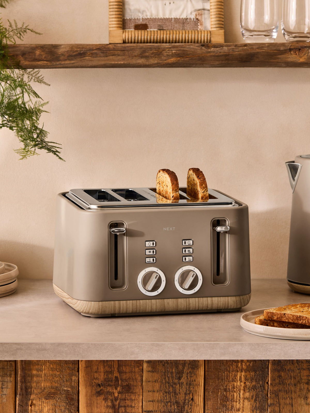 Chocolate Brown Bronx 4 Slice Toaster