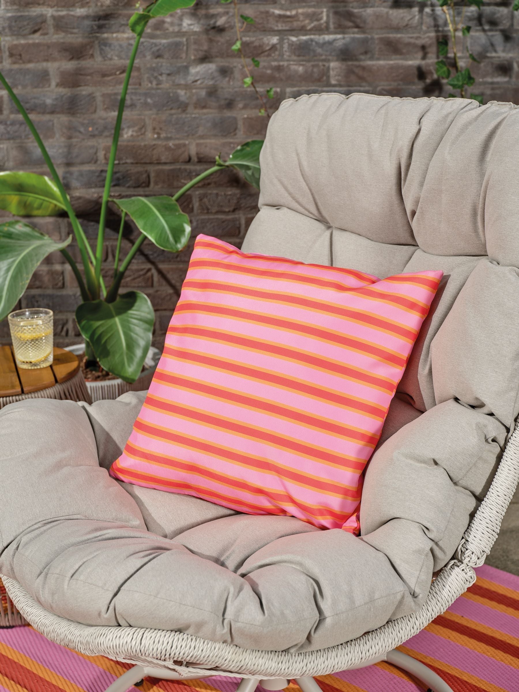 Decoris striped outdoor cushion 45x45 cm, imported from the UK