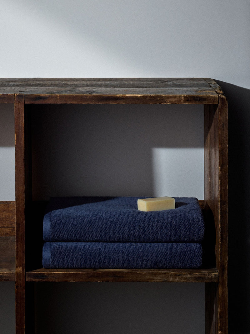 The Set 2 Pack Navy Blue Popcorn Textured 100% Cotton Bath Towels