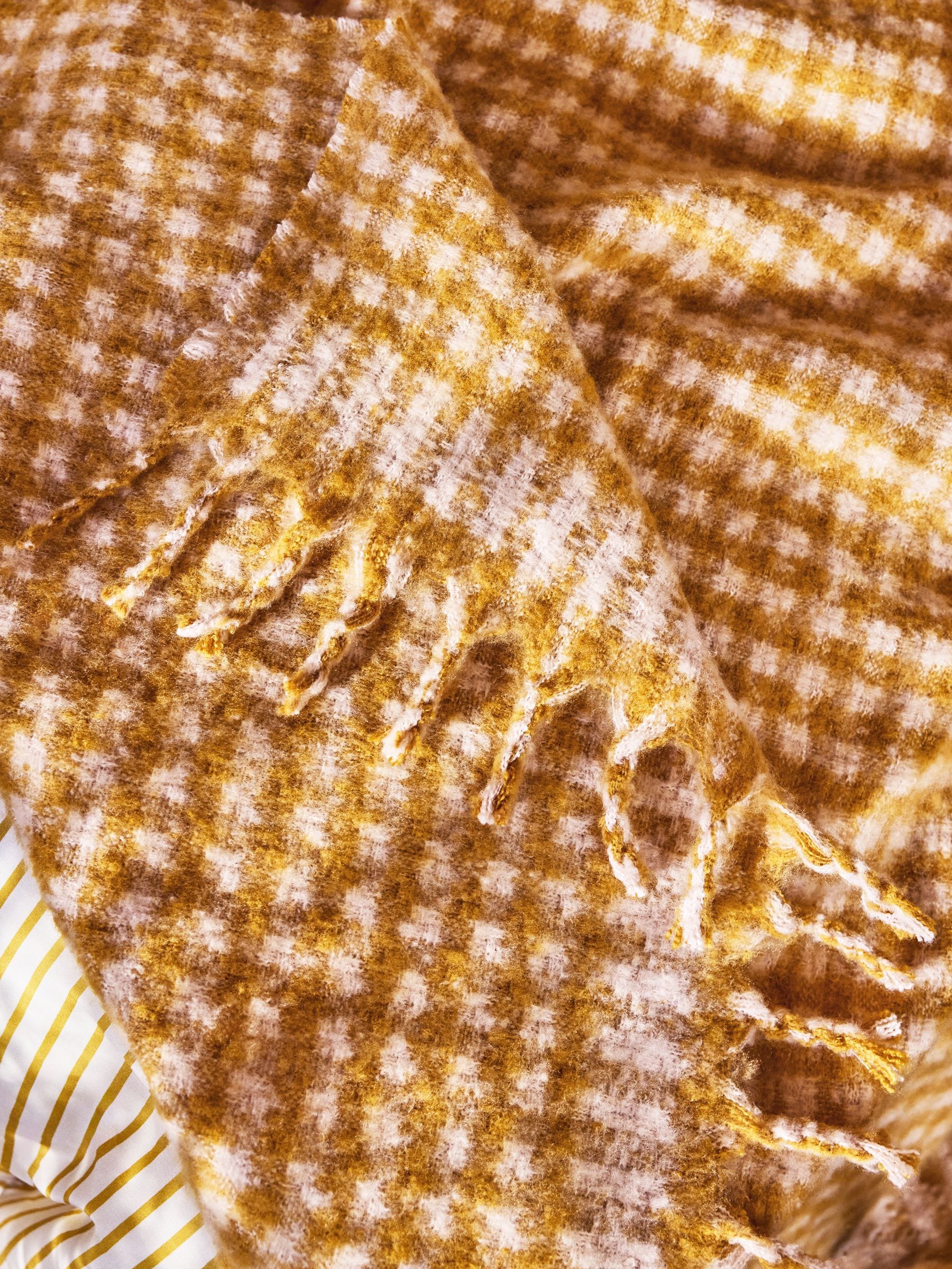FatFace ochre gingham throw 180x130cm, imported from the UK