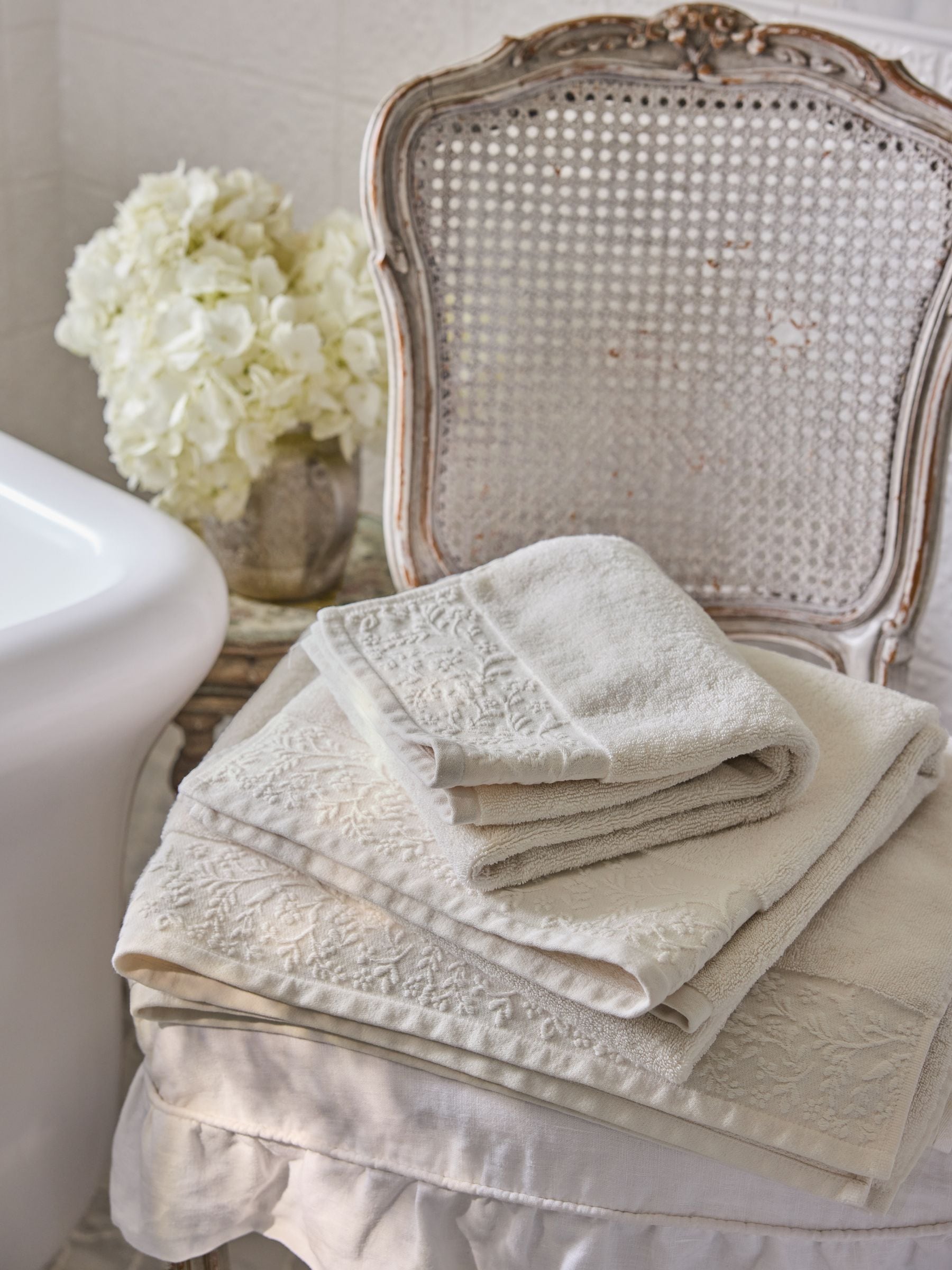 Shabby Chic by Rachel Ashwell® White Floral Border Towel