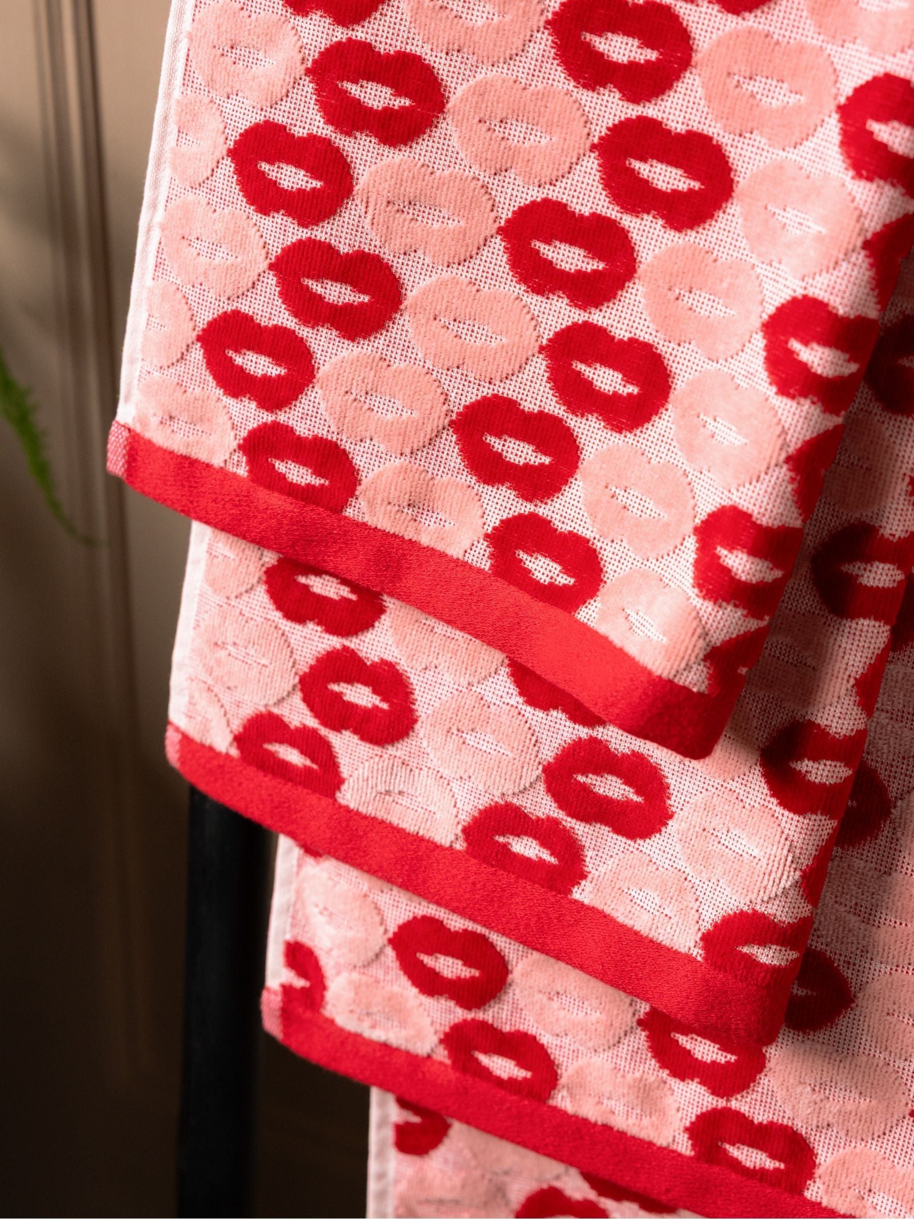 Rockett St George retro lips cotton velour towel pink and red, UK version