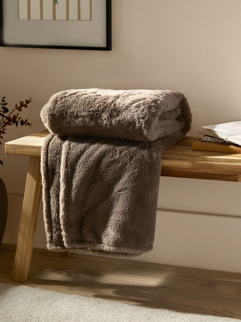 Furn Mocha Brown faux fur throw 180x130cm, UK version