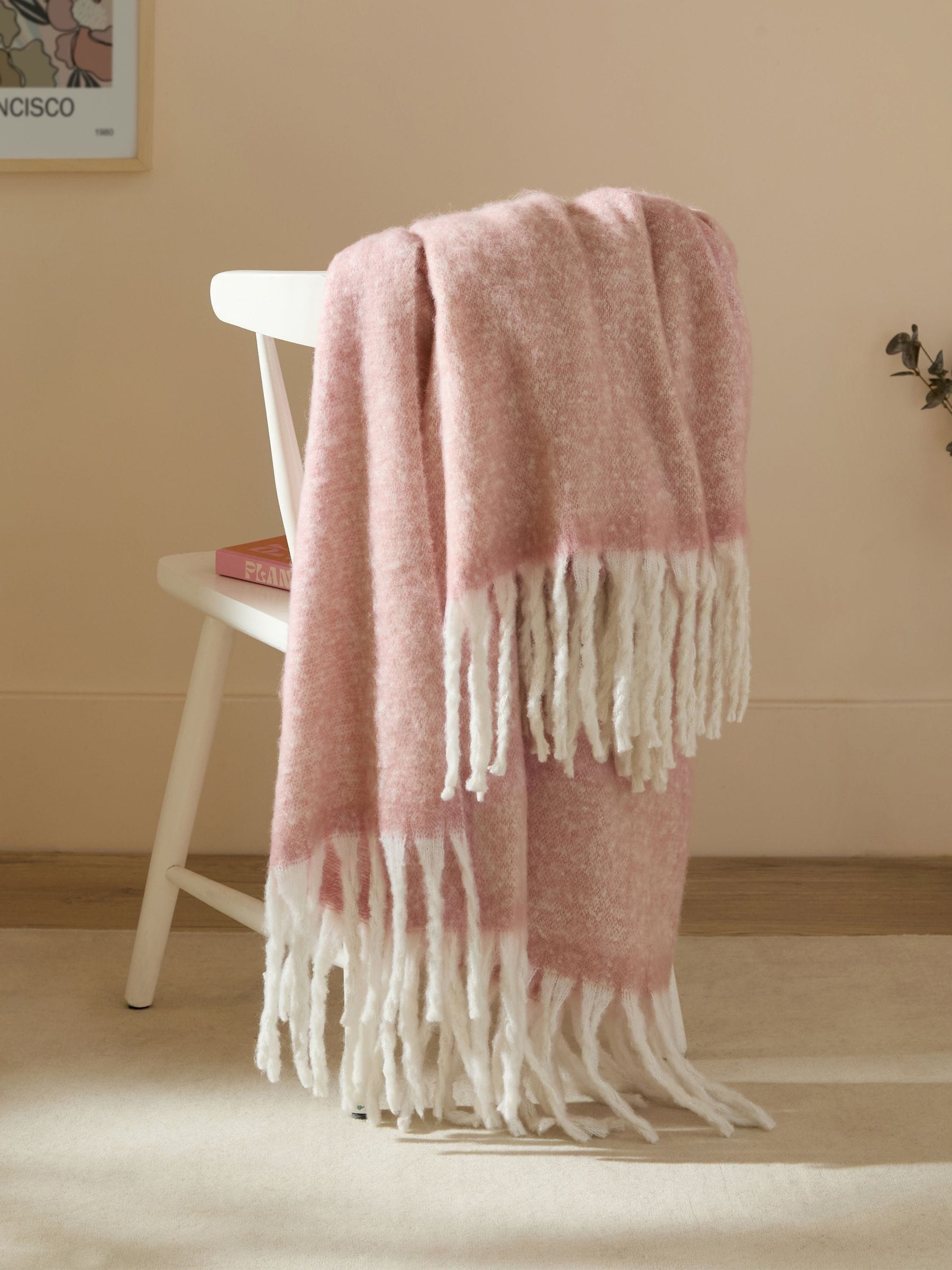 Furn Pink Cozy Woven Tasselled Throw