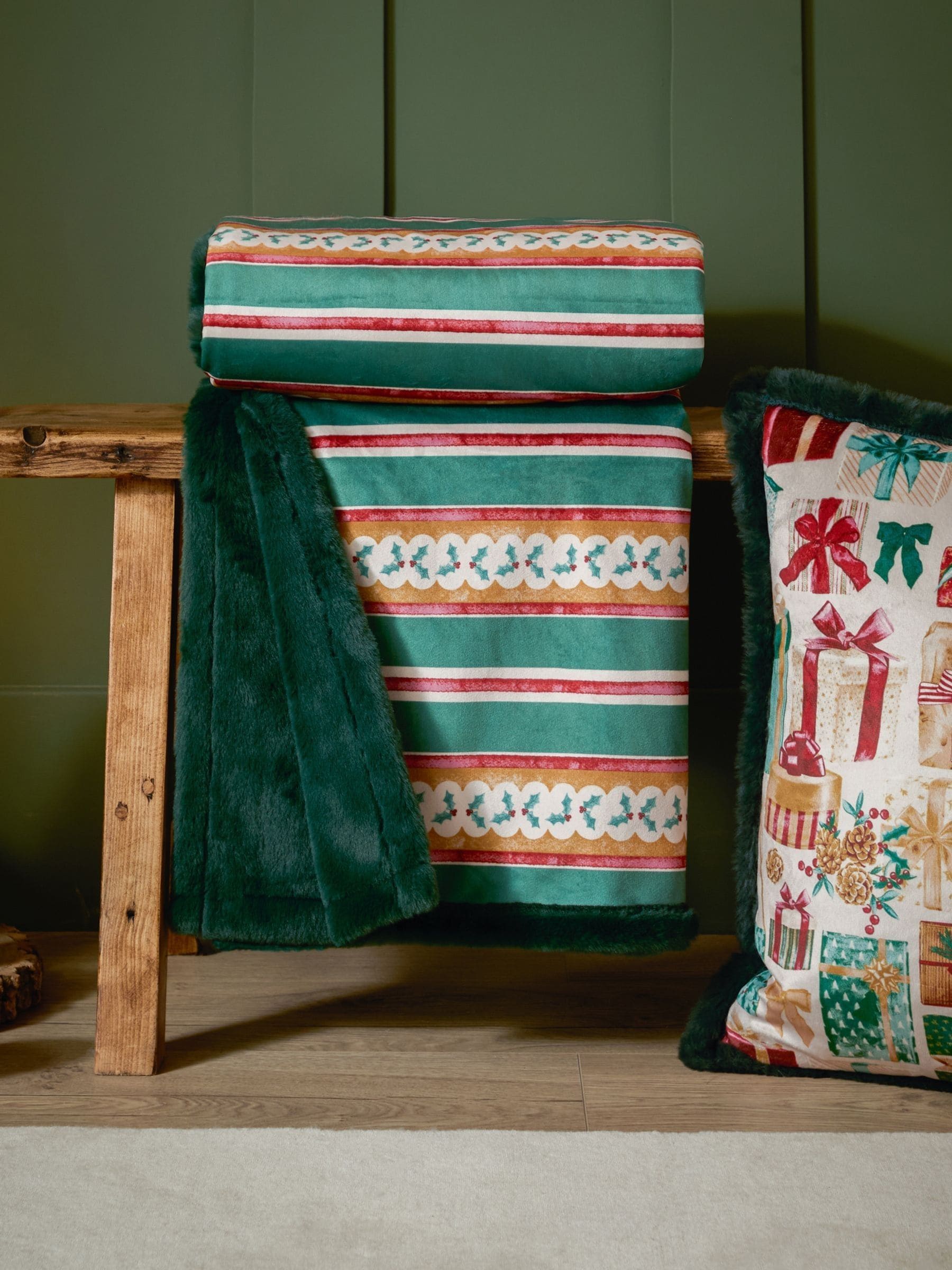 Furn Green Christmas faux fur throw 180x130cm (British brand)