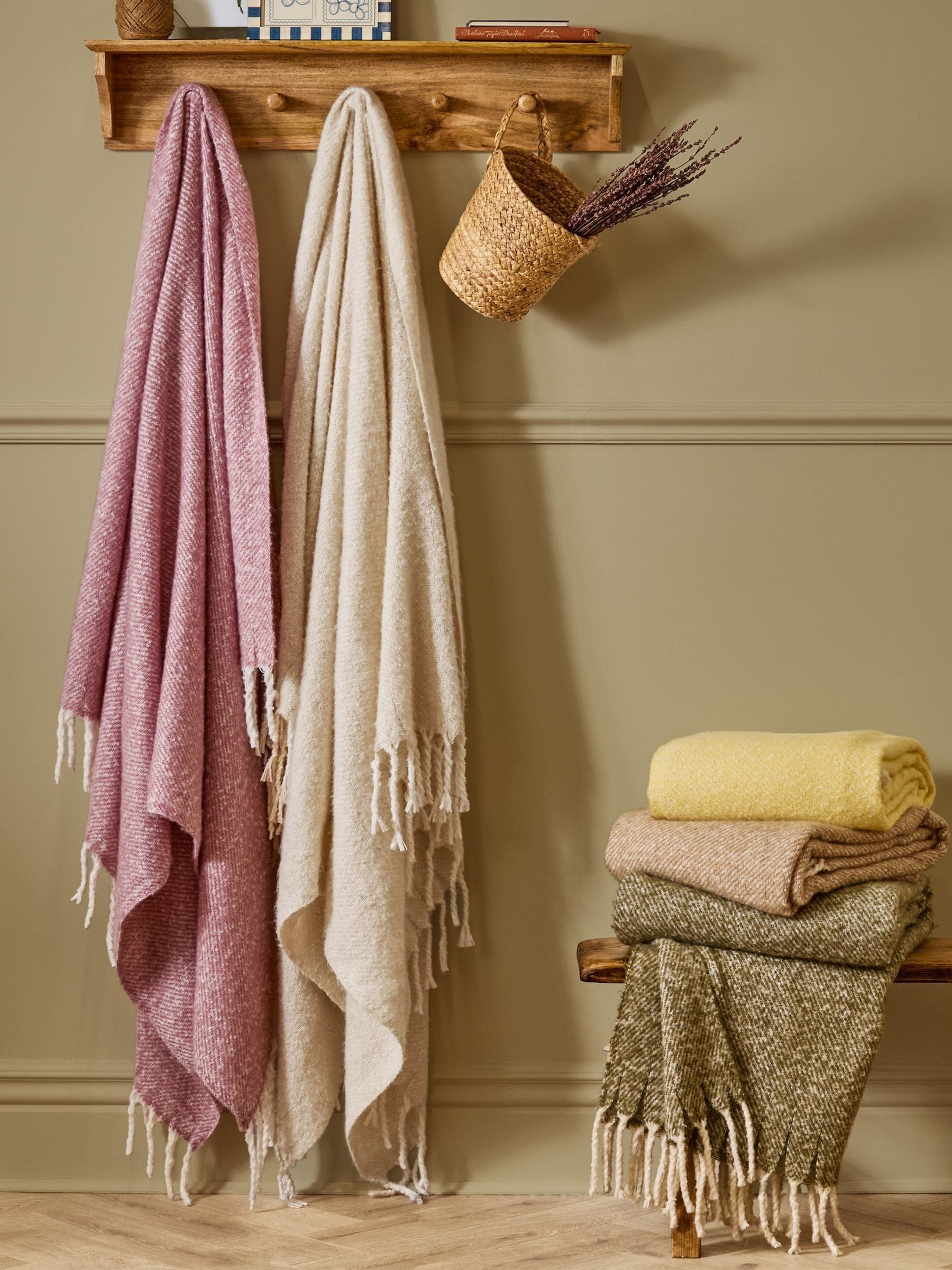 Wylder Purple Heather Isla soft tasselled throw - British product