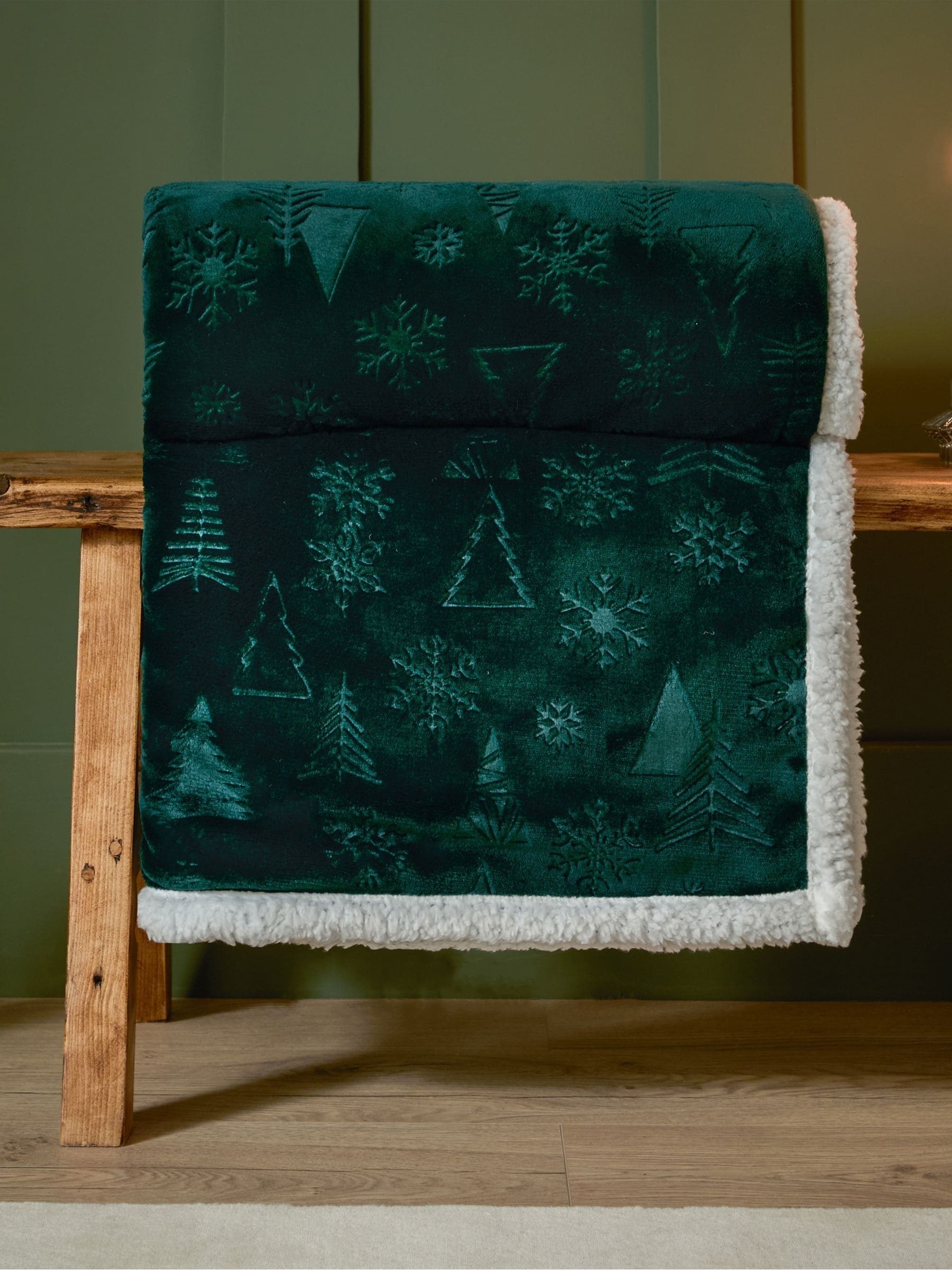 Furn emerald green festive sherpa fleece throw, UK version