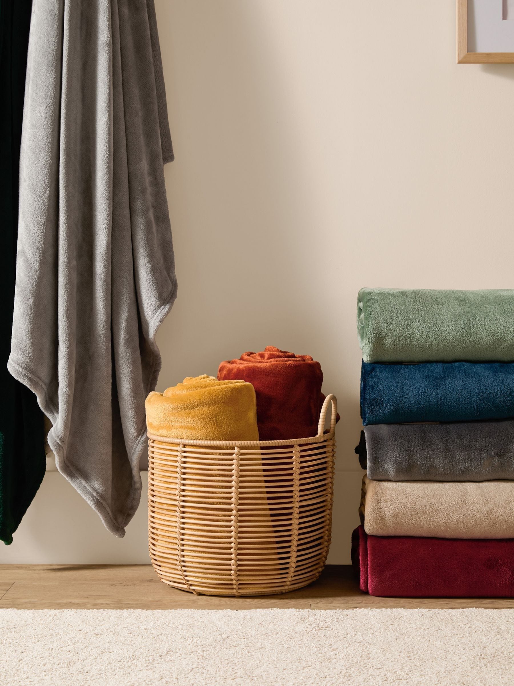Furn sage green fleece throw 180x140cm (British brand)