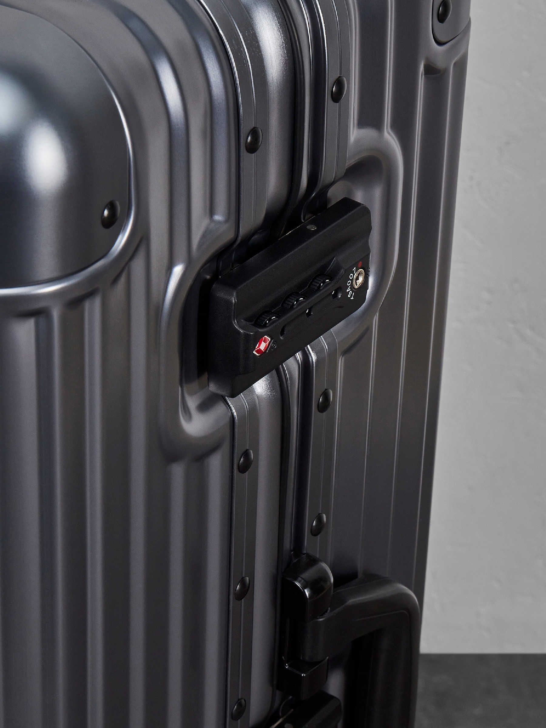 Rock Axel large metallic suitcase - British product