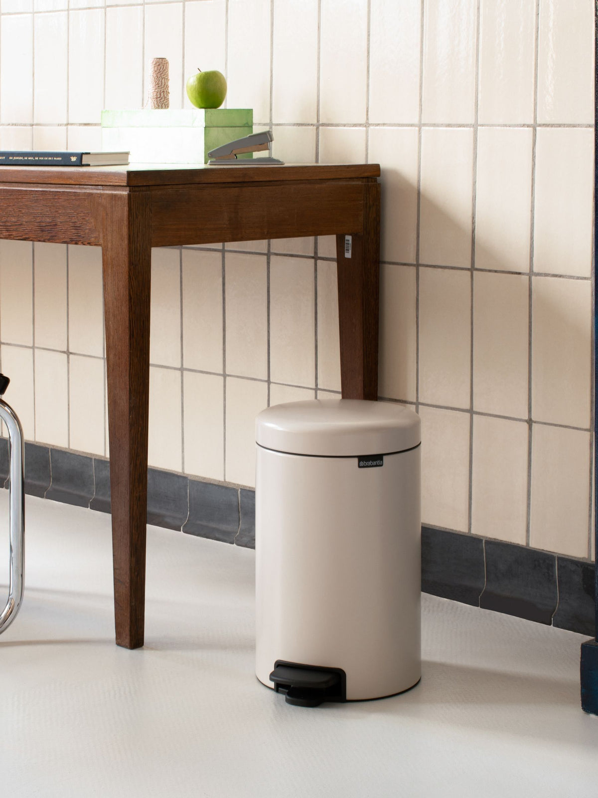 Brabantia Soft Beige NewIcon pedal bin 12L - British product