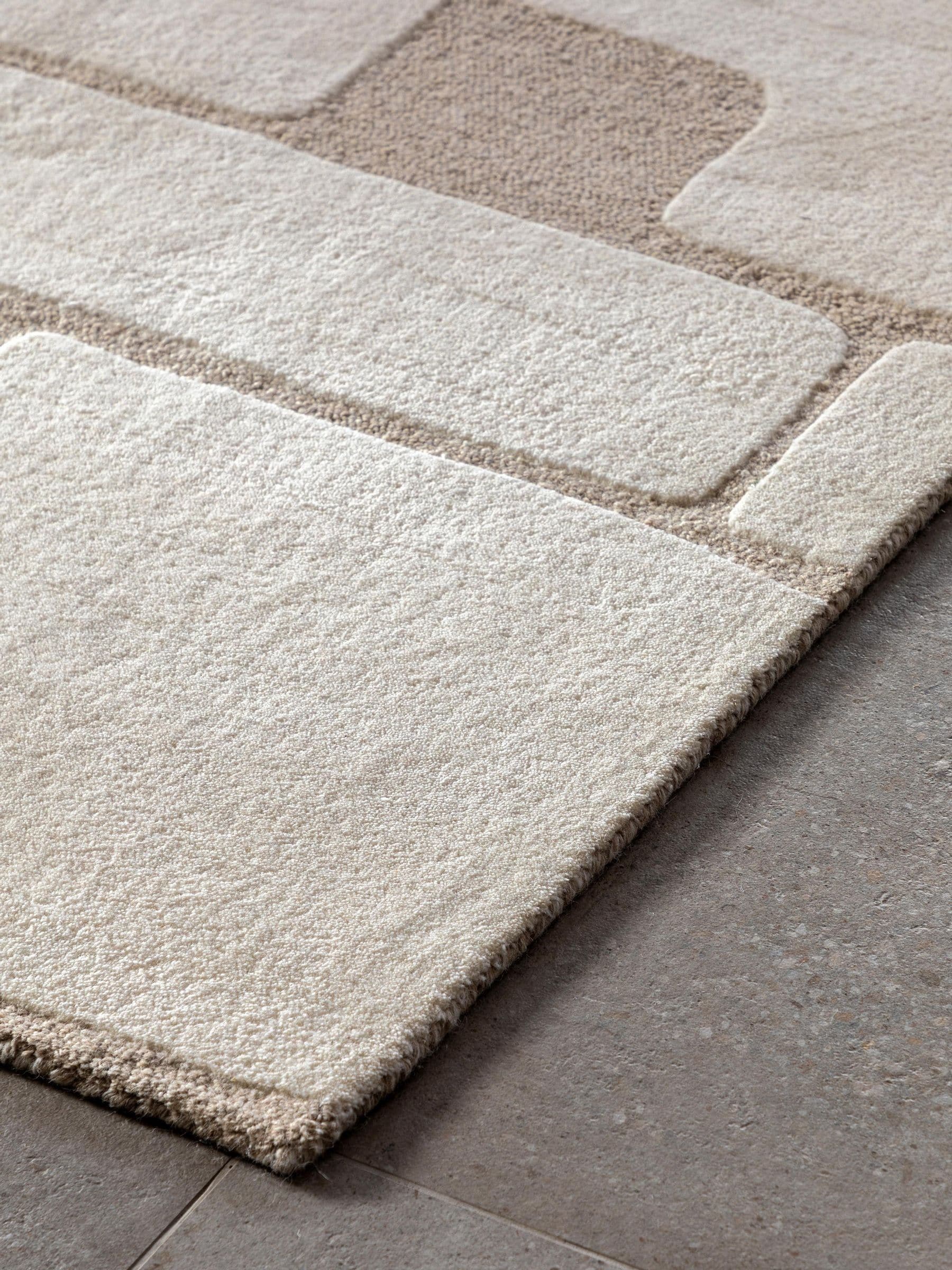 Gallery Home white Denver tufted graphic rug 200x290cm, UK version