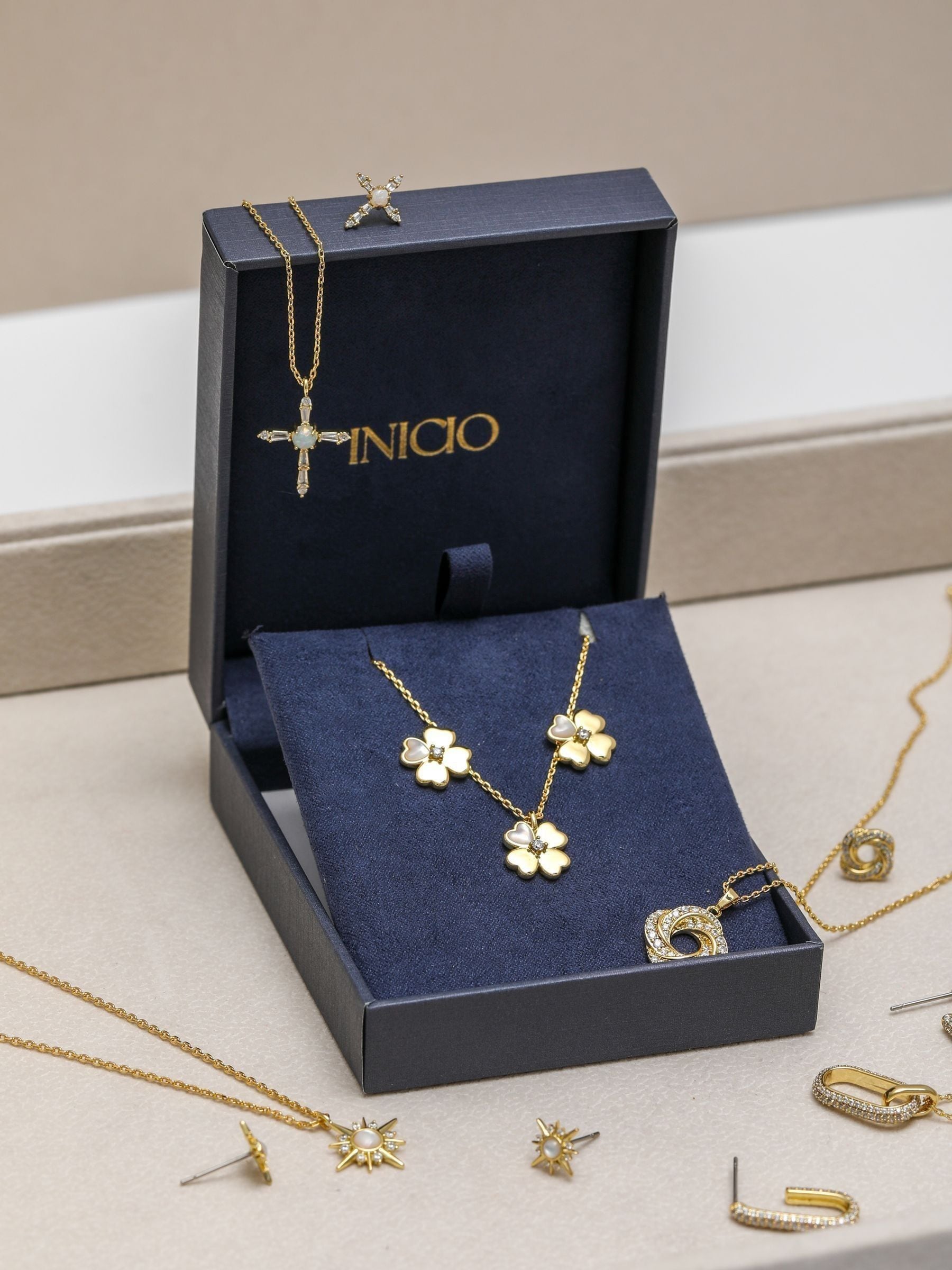Inicio Gold Cubic Zirconia Clover Jewelry Set, UK version