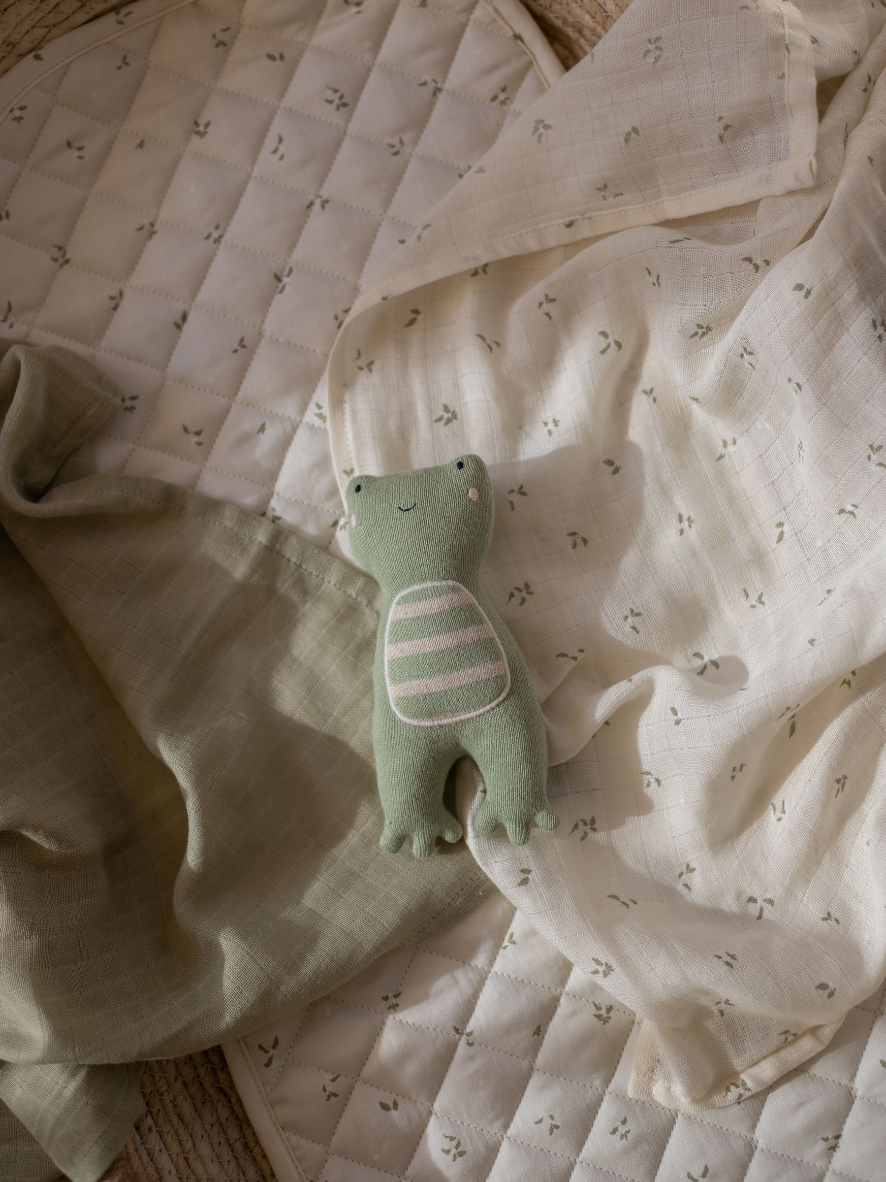 Avery Row Frog Little Hands Toy