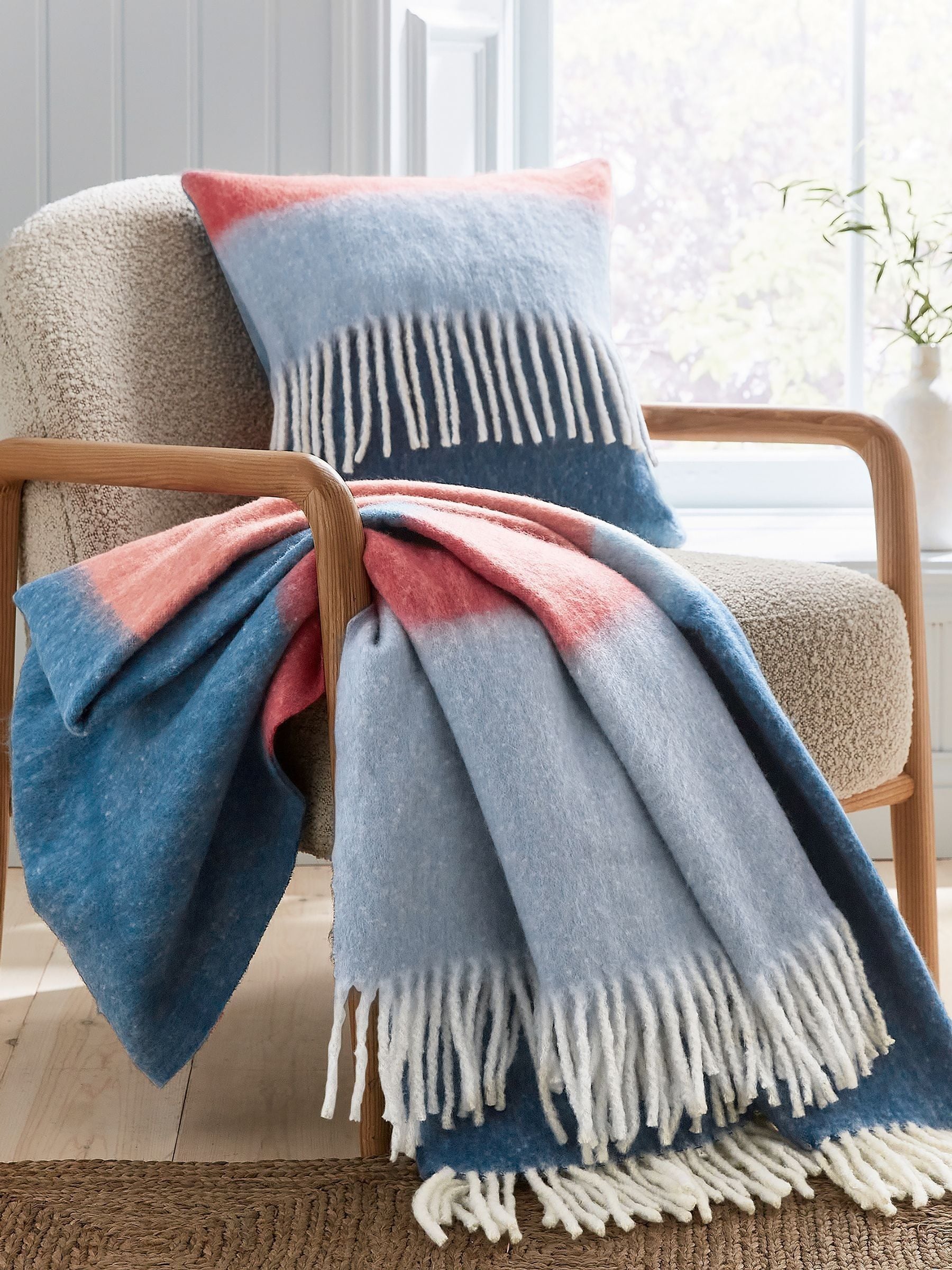 Land & Shore Blue  Red Landscape Cosy Knit Throw