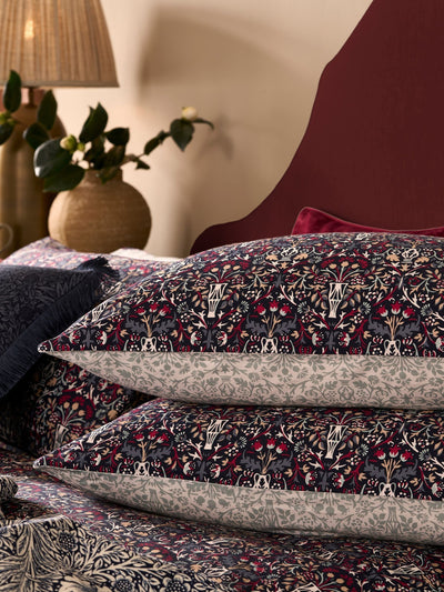 Next طقم غطاء لحاف ووسائد William Morris At Home Indigo أو Raspberry Blue Flowerpot 220 Thread Count - اشترِ عبر الإنترنت من McGrocer