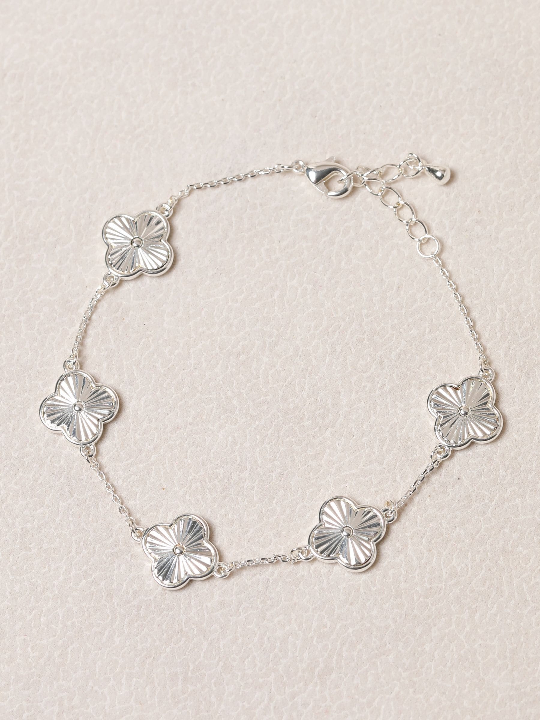Jon Richard diamond cut clover gold-plated bracelet with 8 inch chain, UK version