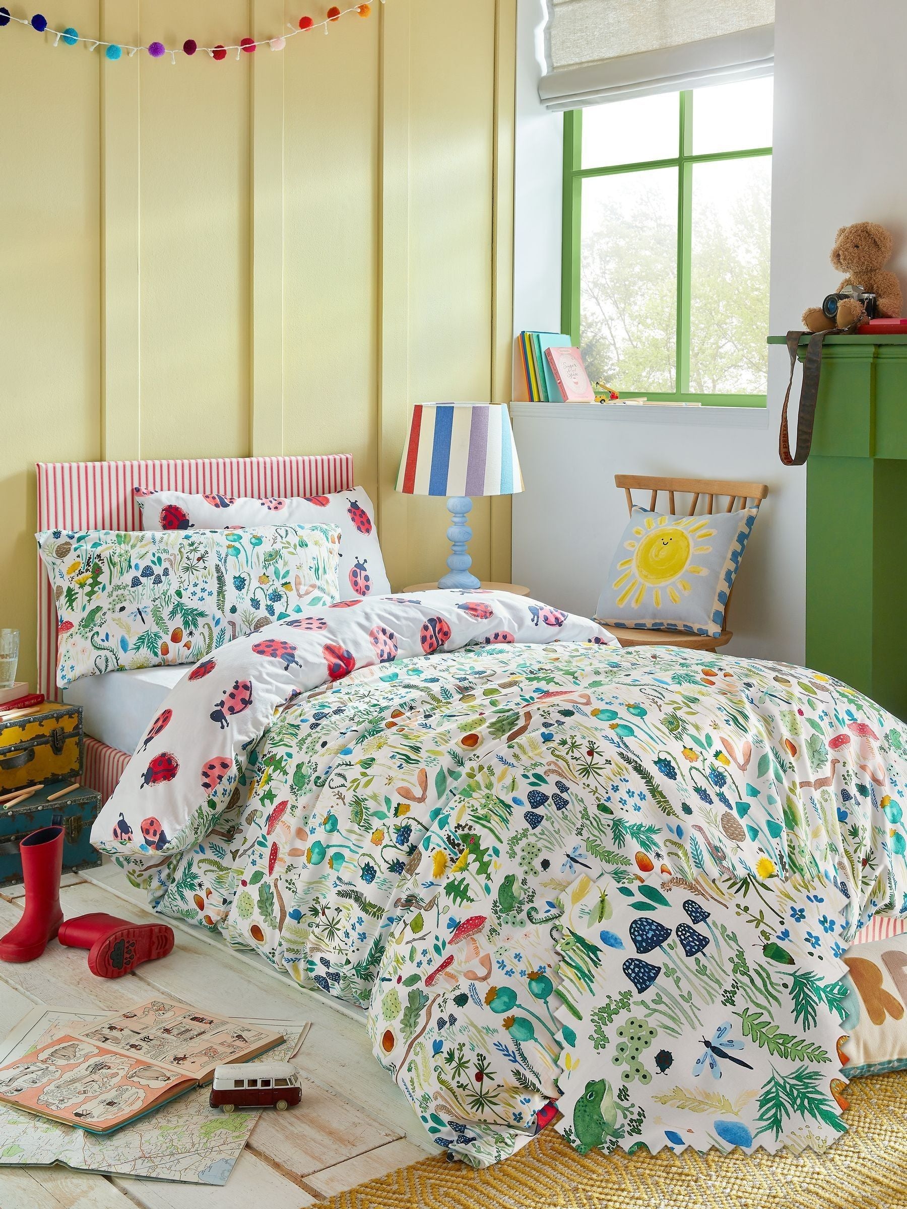 Wee Blue Bell garden explorer duvet cover set (British brand)