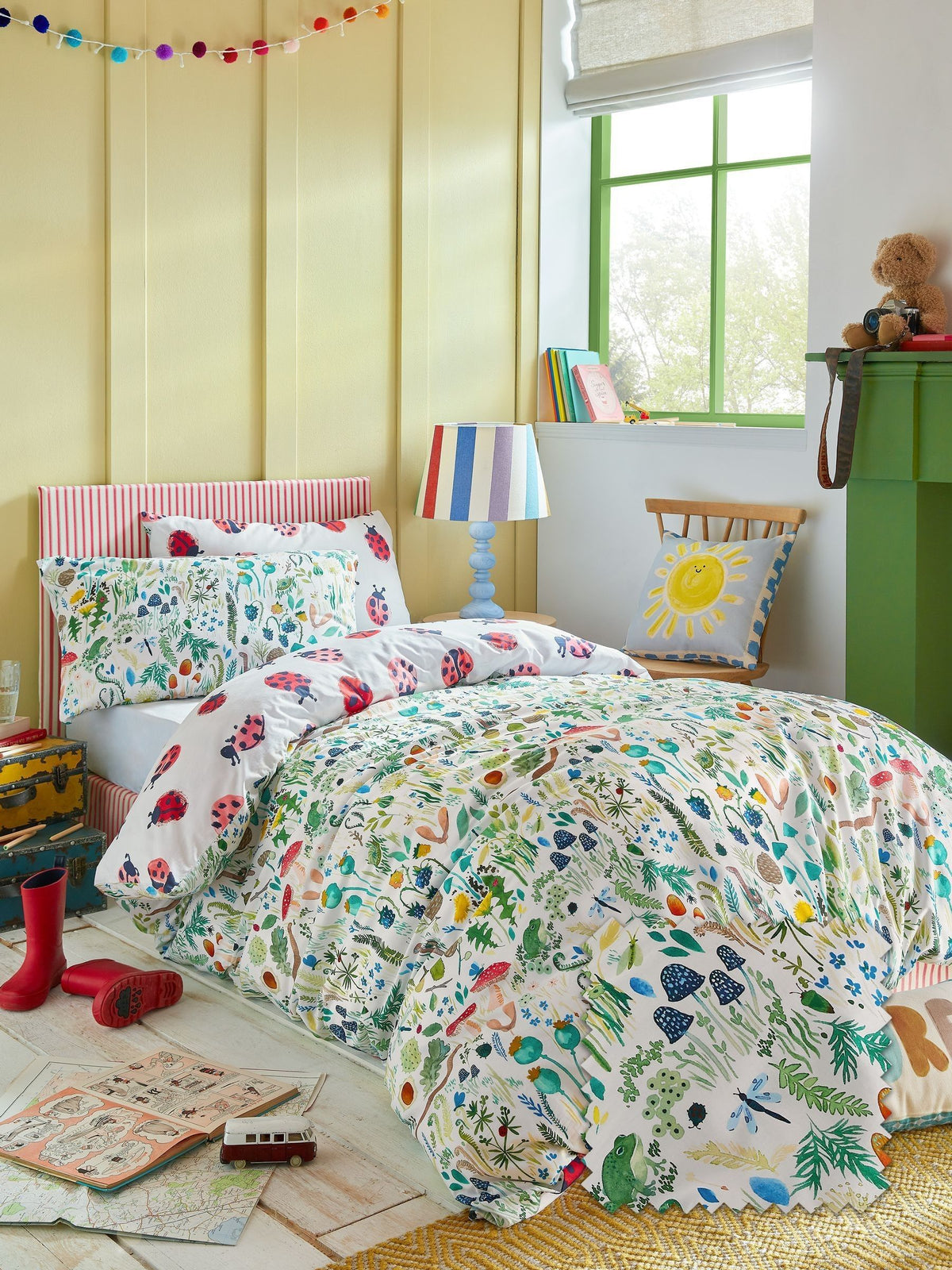 Wee Blue Bell garden explorer duvet cover set (British brand)