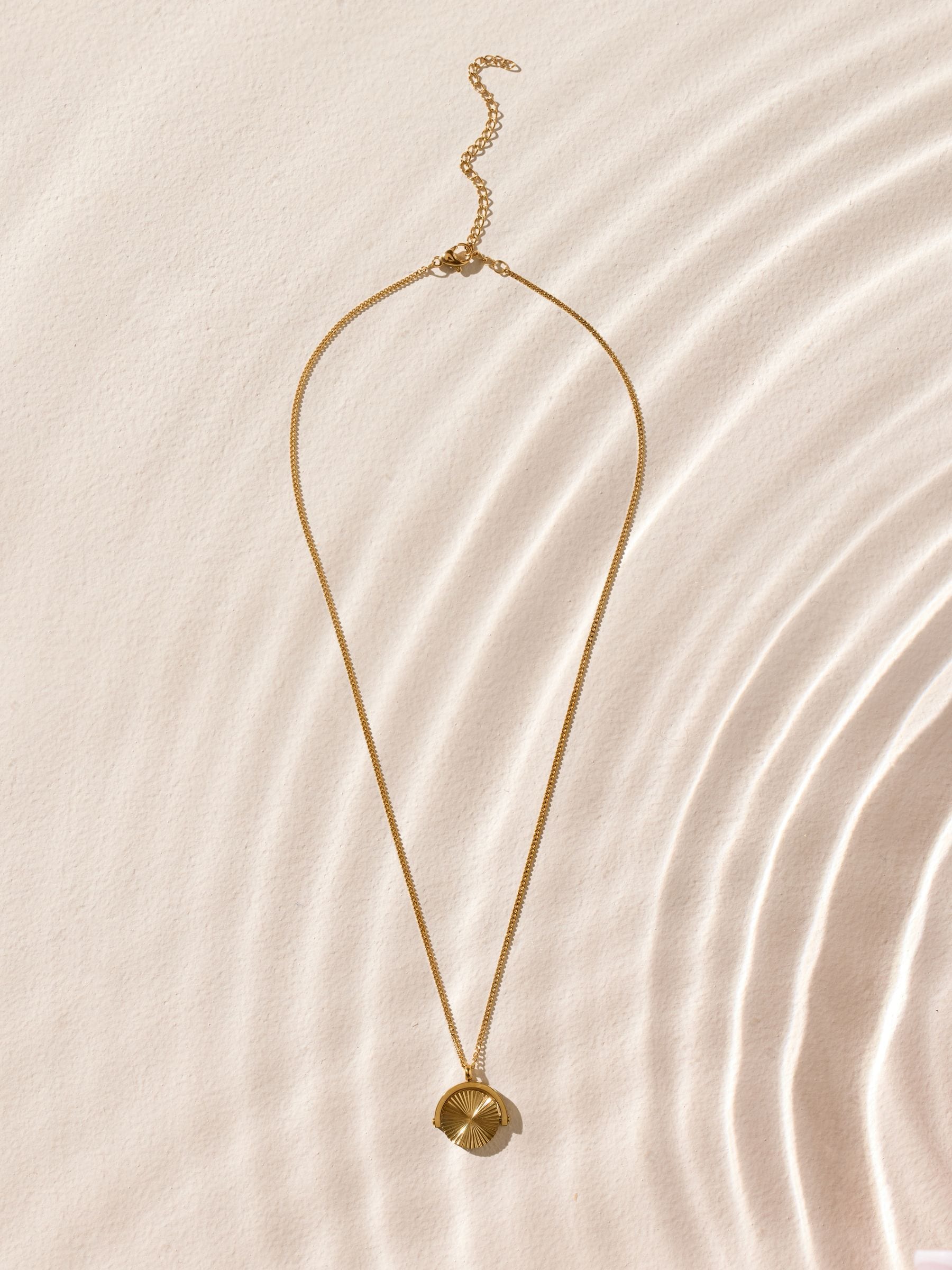 Gold tone spinner necklace stainless steel waterproof adjustable - British product