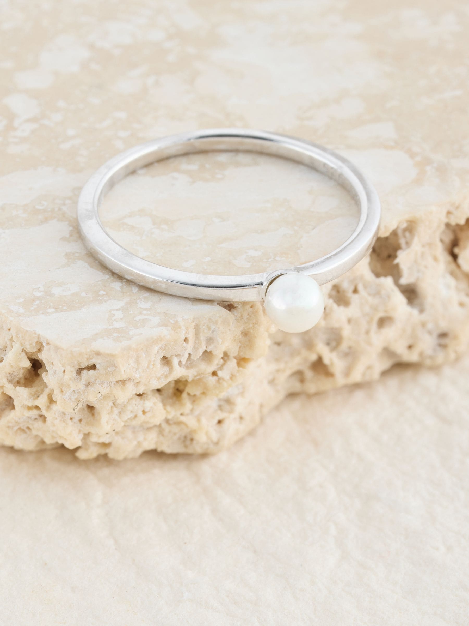 Ring sterling silver pearl effect design, UK version