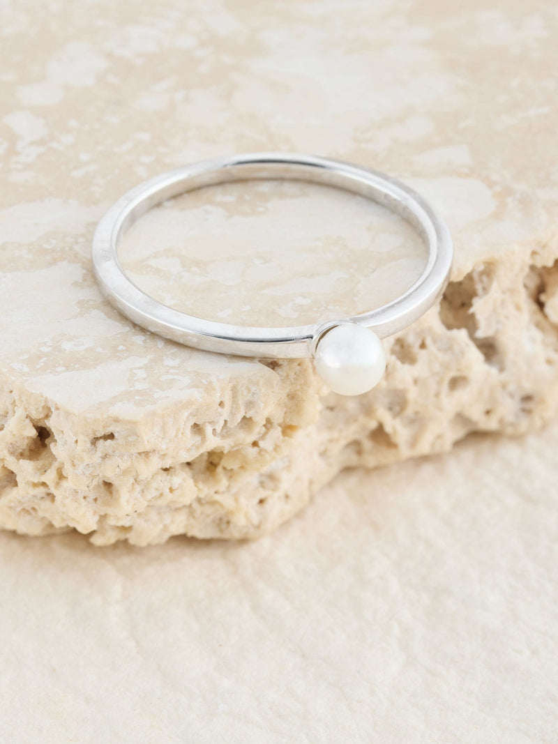 Ring sterling silver pearl effect design, UK version