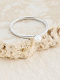 Ring sterling silver pearl effect design, UK version