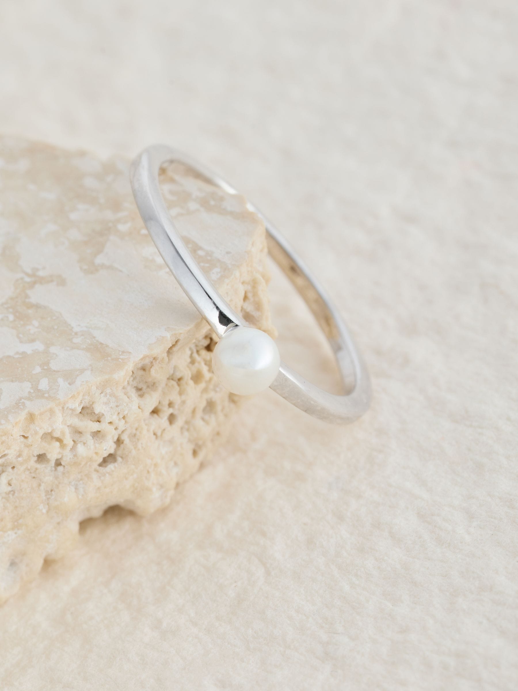 Ring sterling silver pearl effect design, UK version
