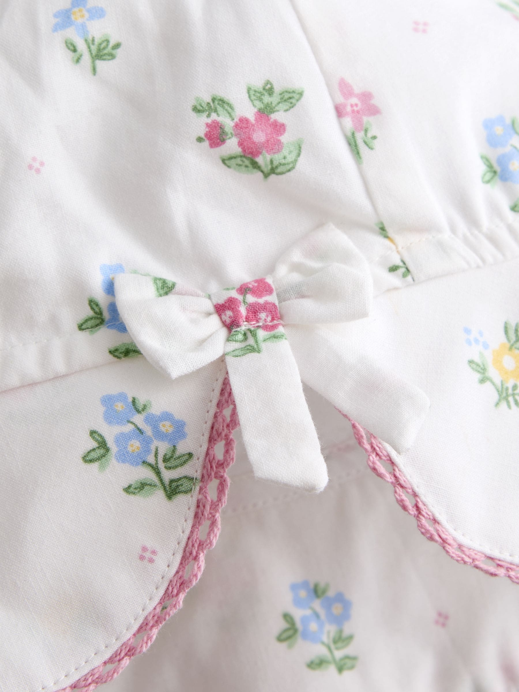 JoJo Maman Bebe white floral baby sun hat - British product