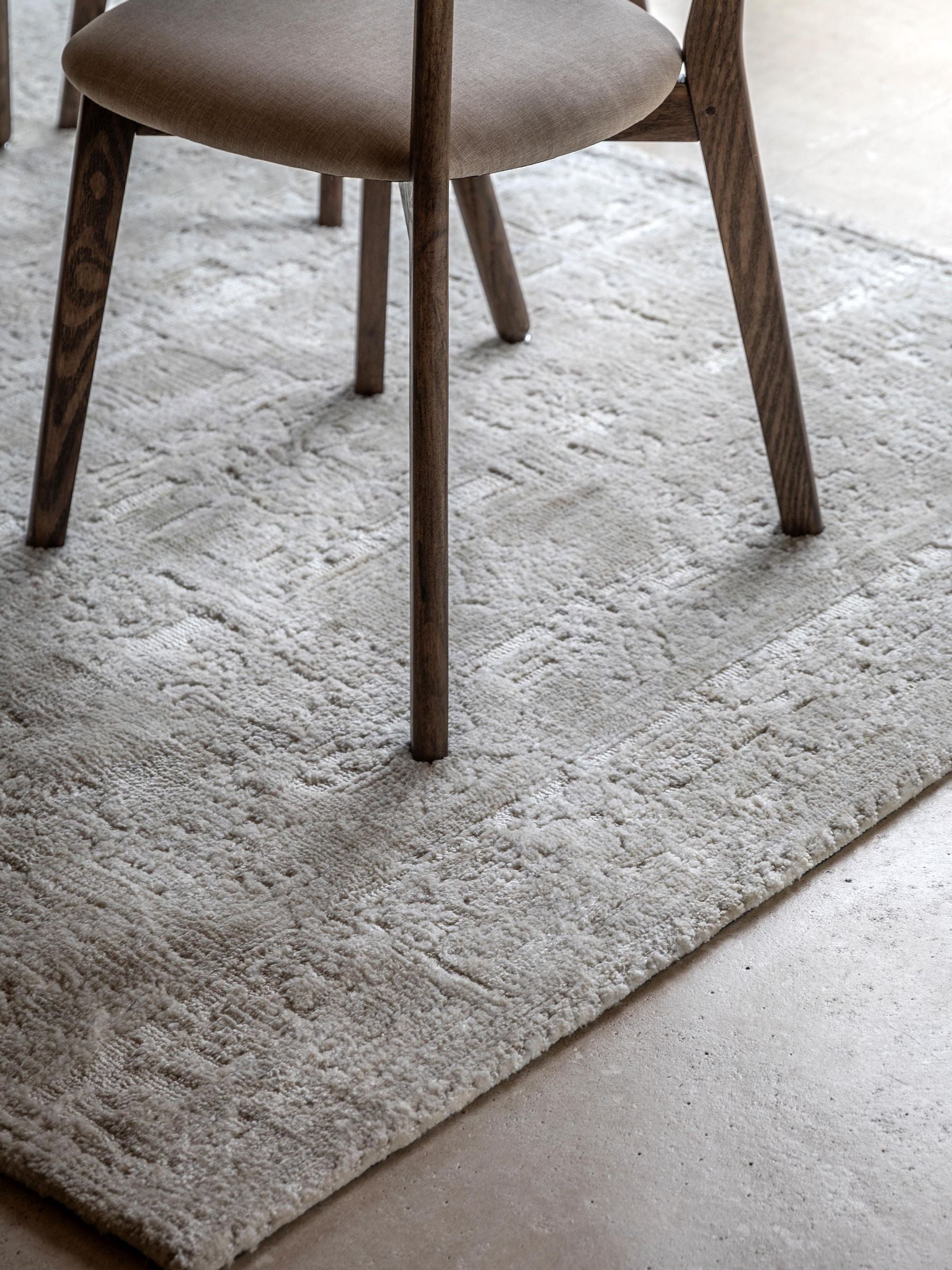 Gallery Home Grey Zara Natural rug 120x180cm, imported from the UK