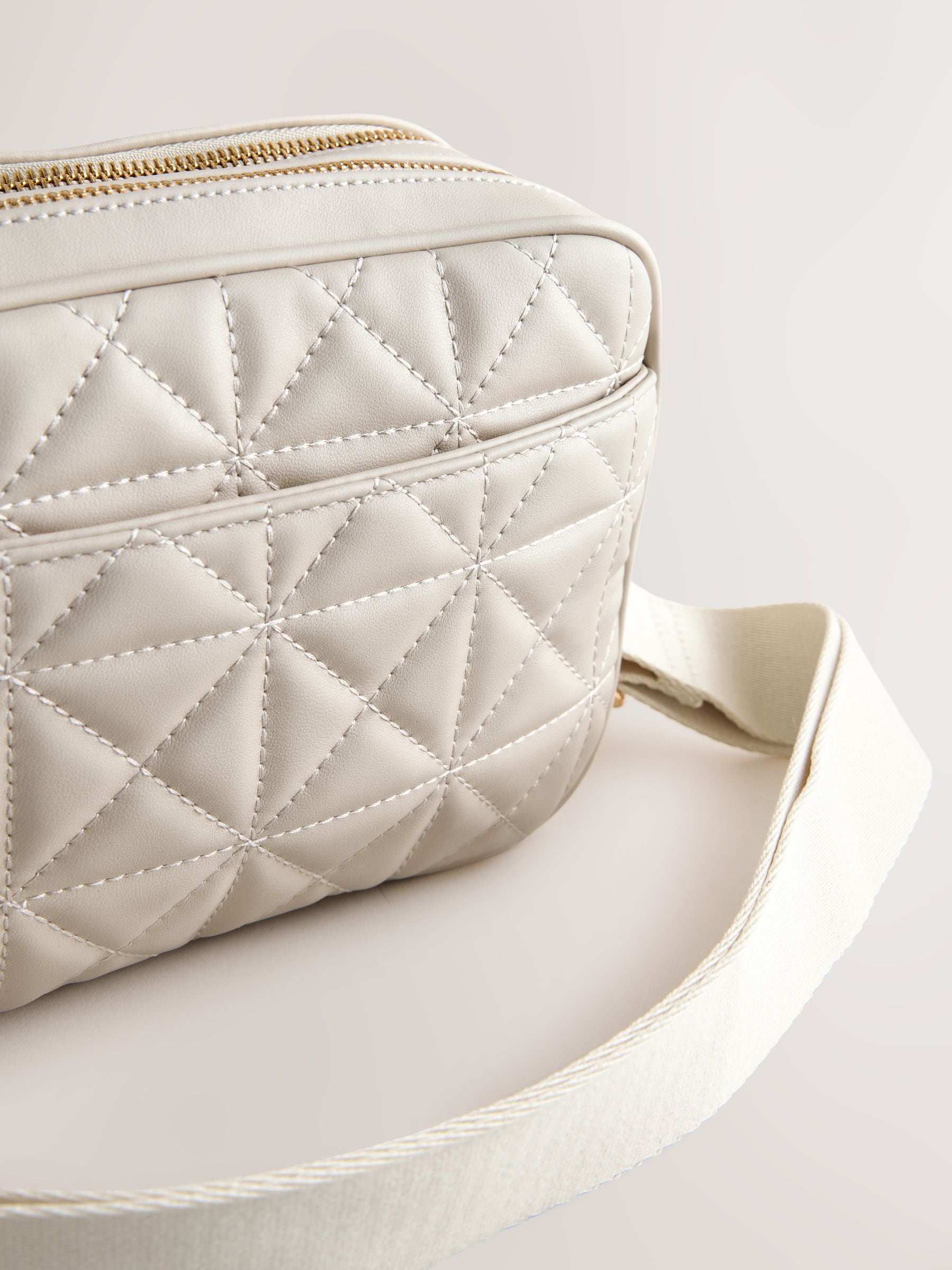 Bone quilted camera bag with adjustable strap (British brand)