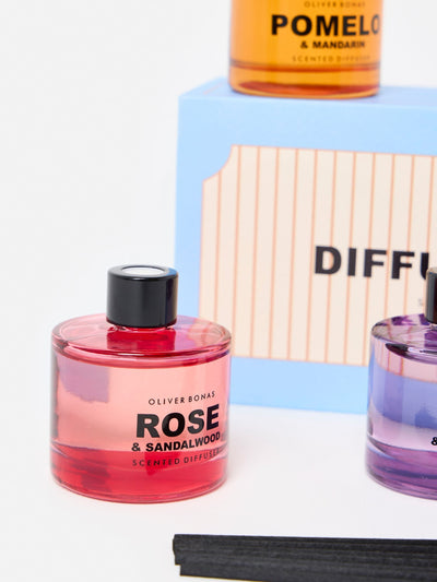 Prochain trio de diffuseurs de roseaux Oliver Bonas Blue Firma aux parfums Figue, Pomelo, Rose - Acheter en ligne sur McGrocer