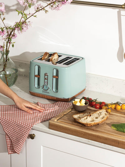 Vierschlitz-Toaster mit digitaler Bräunungsregelung und herausnehmbarer Krümelschublade