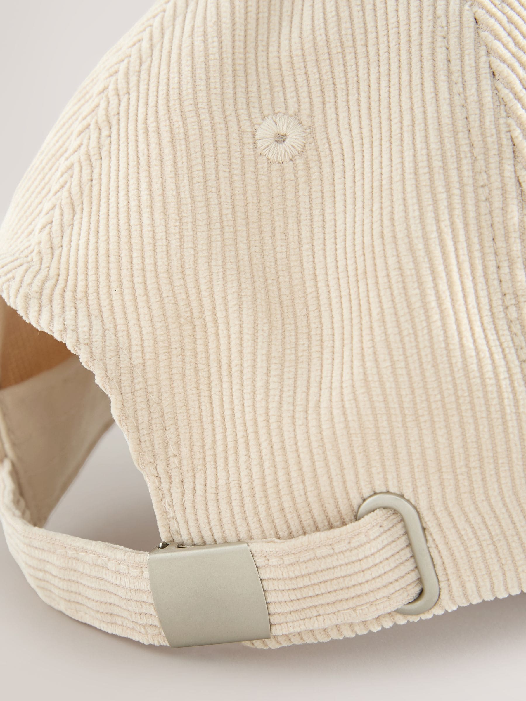Neutral cord cap with polyester lining (British brand)