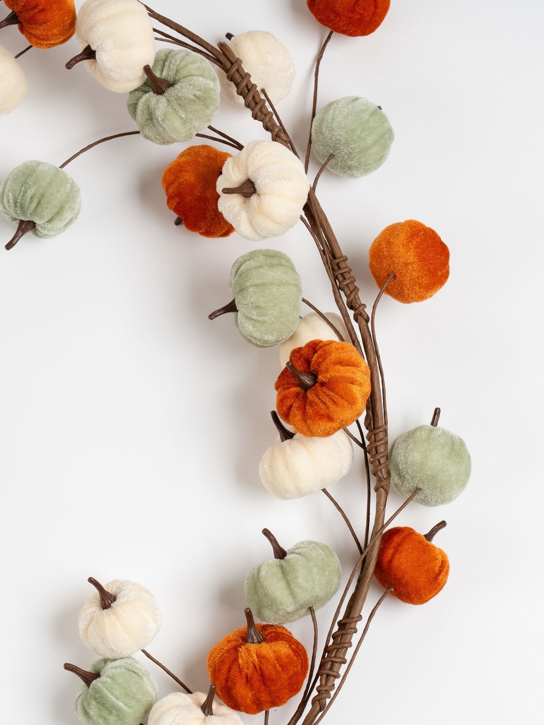 Scottish Everlastings orange velvet pumpkin garland 150cm, UK version