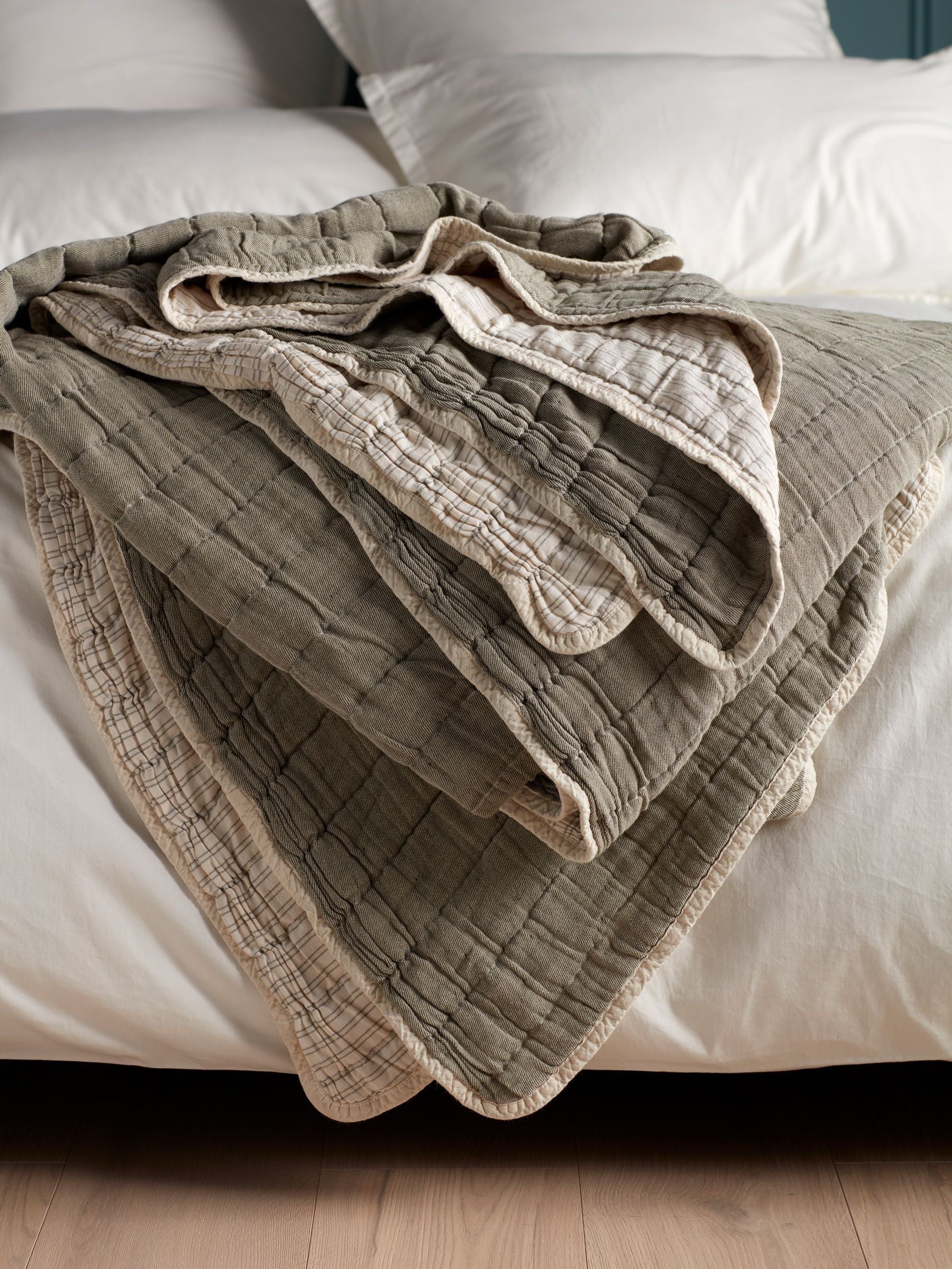 Secret Linen Store olive green quilted throw - British product