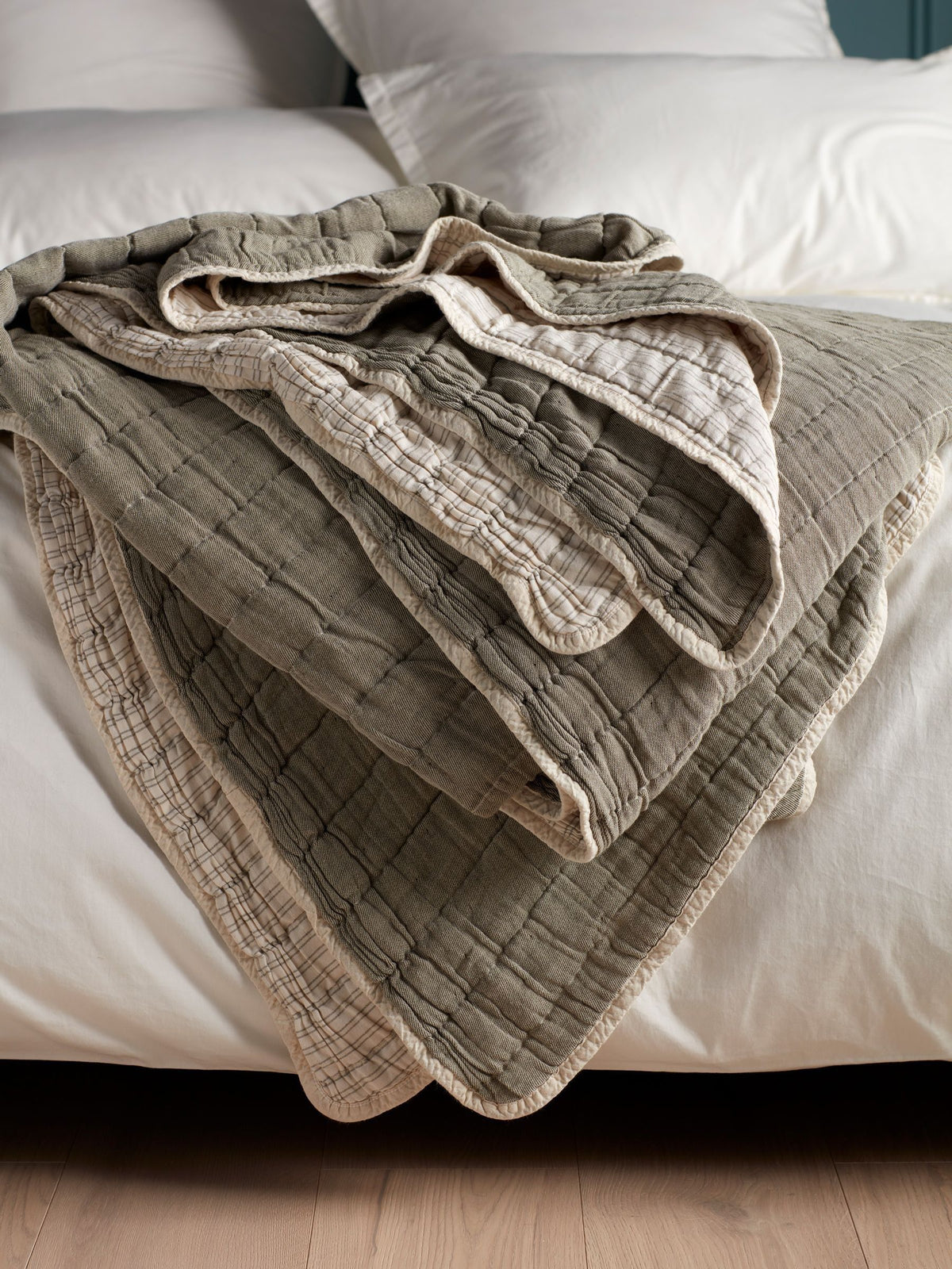 Secret Linen Store olive green quilted throw - British product