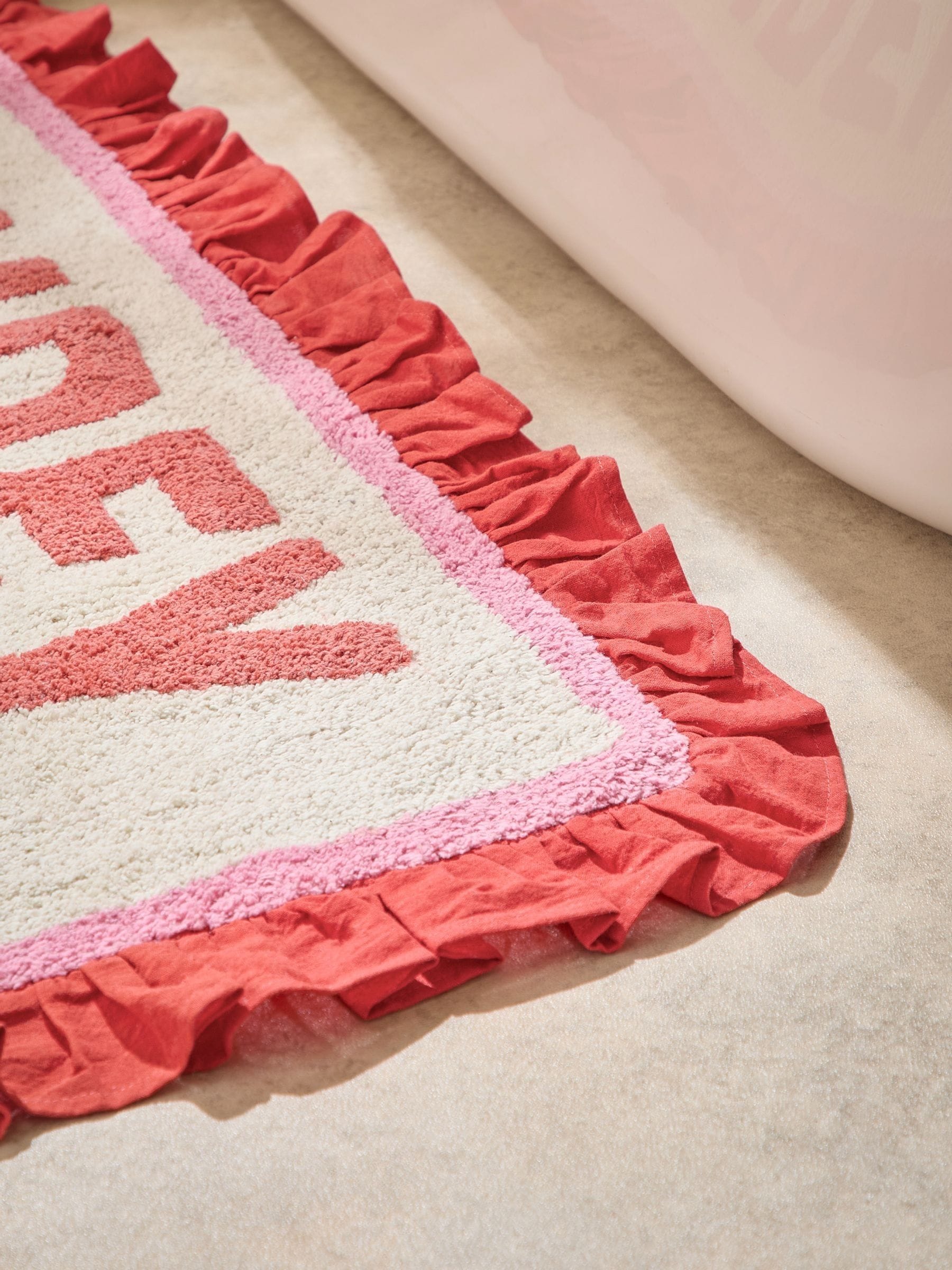 Furn Nudey Rudey cotton frill bath mat 50x80cm - British product