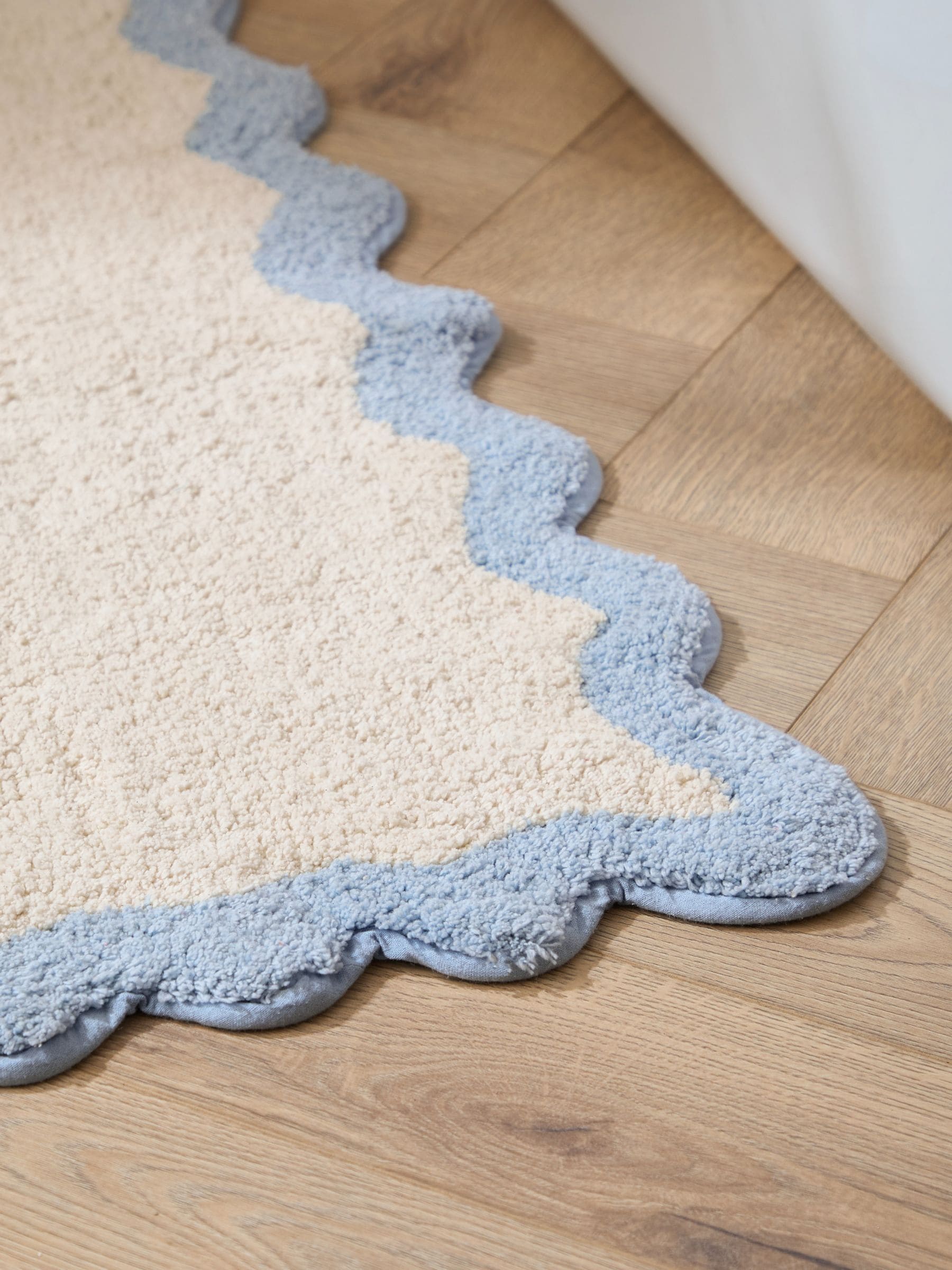 Furn Sky scalloped edge bath mat 50x80 cm, UK version