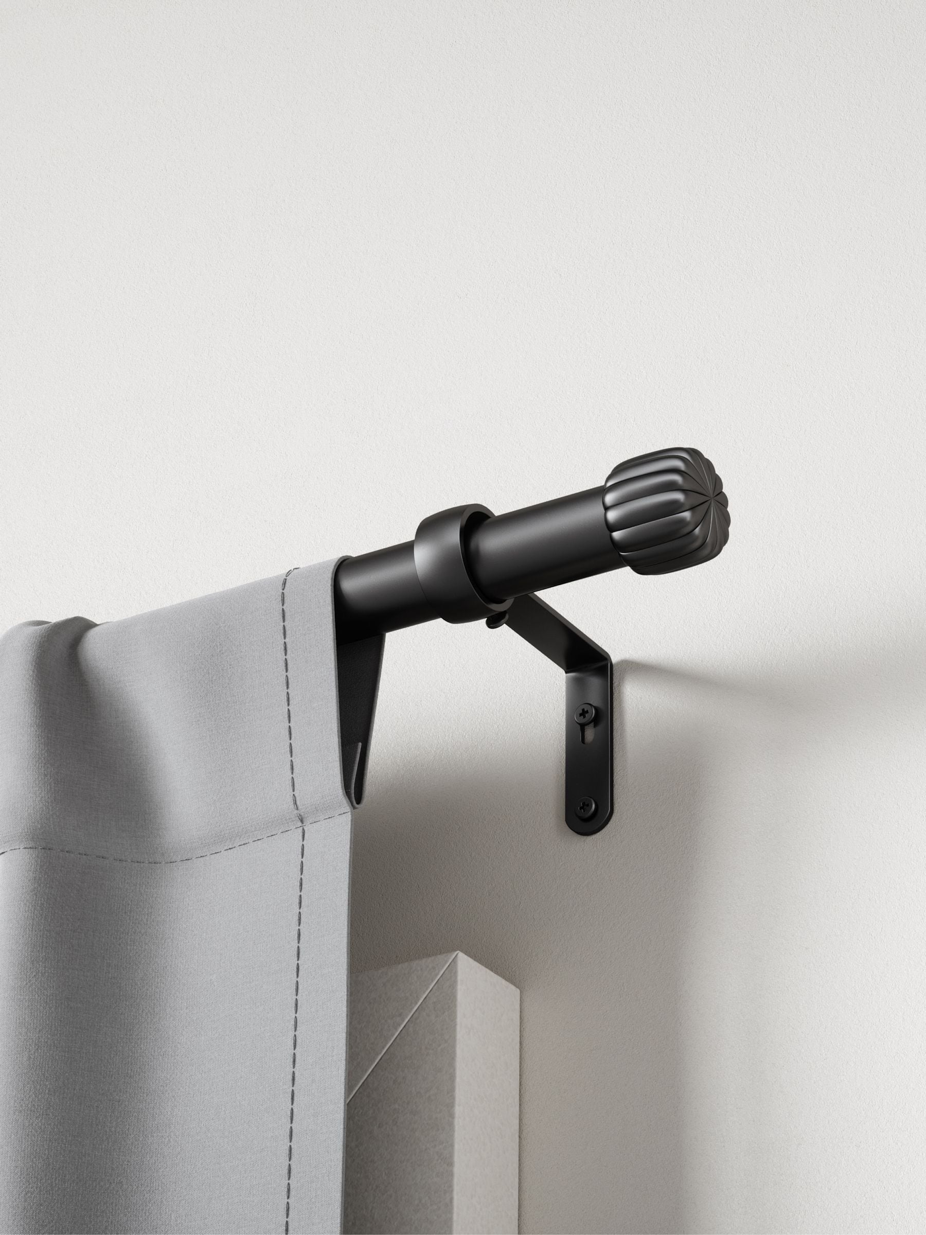 Umbra Cleo curtain pole black 91-168cm, UK version