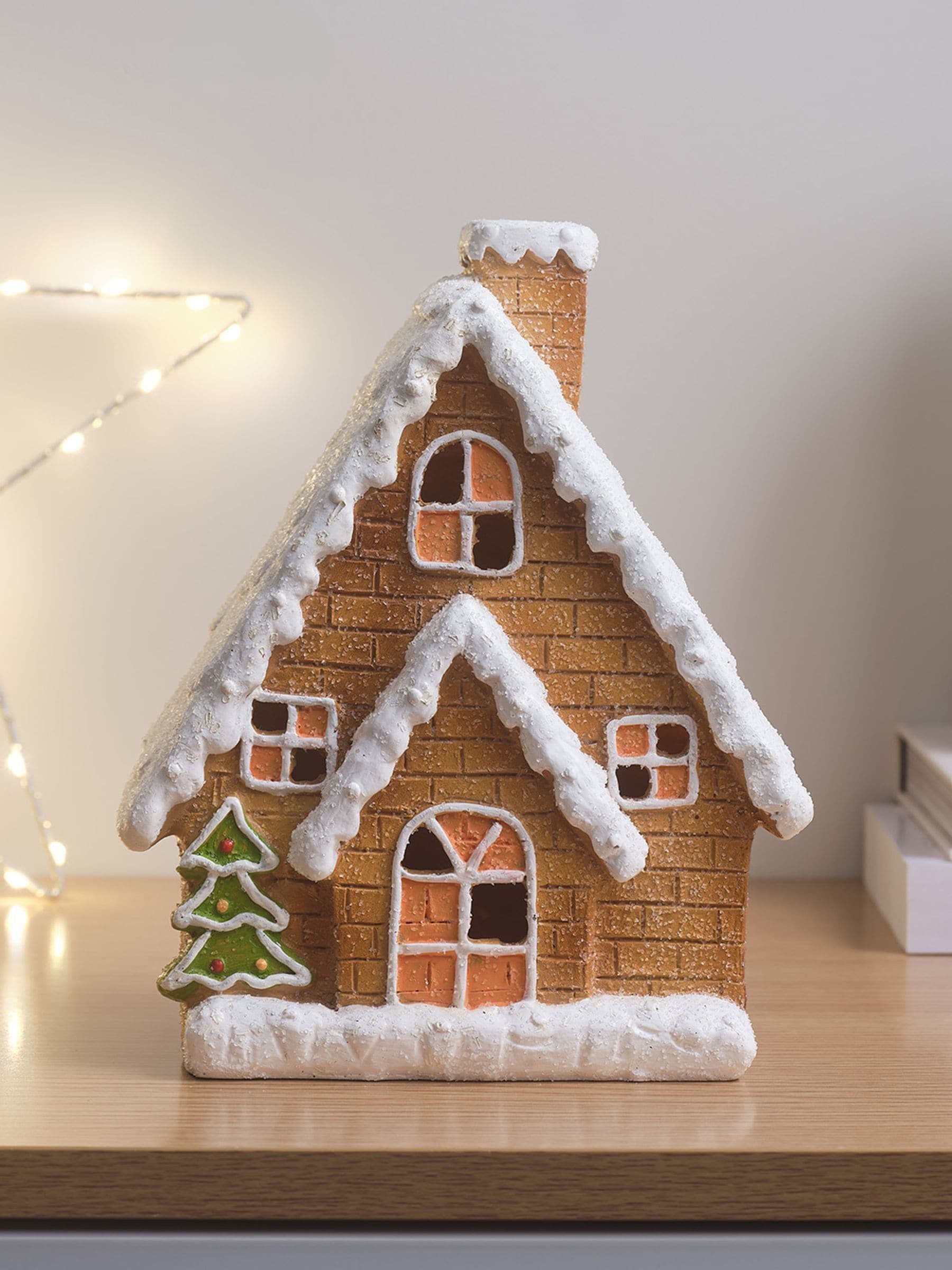 Lights4fun light up gingerbread house white brown 23cm - British product