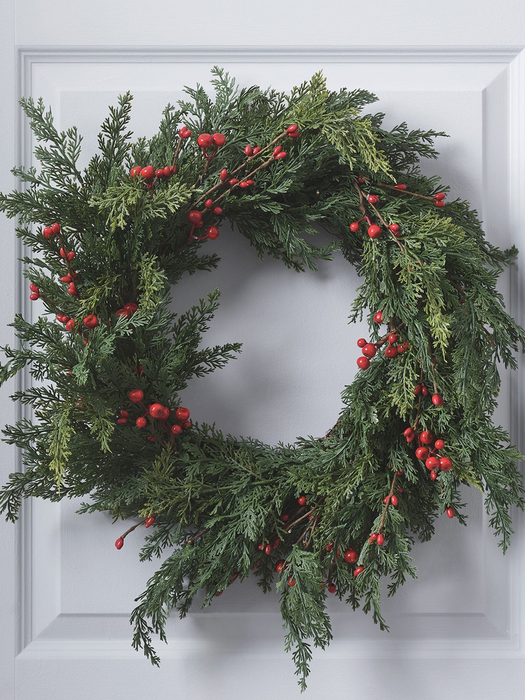 Lights4fun pre lit red berry Christmas wreath 45cm (British brand)