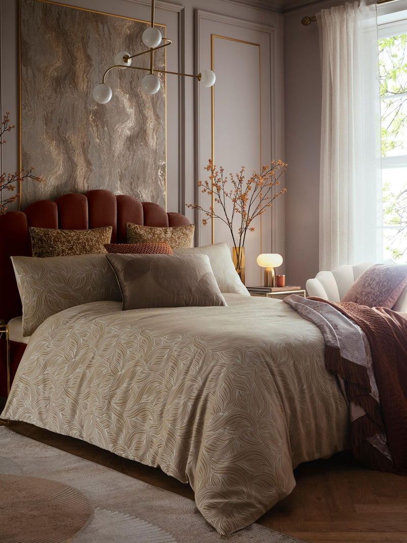 Laurence Llewelyn-Bowen Venus Primavera velvet throw, UK version