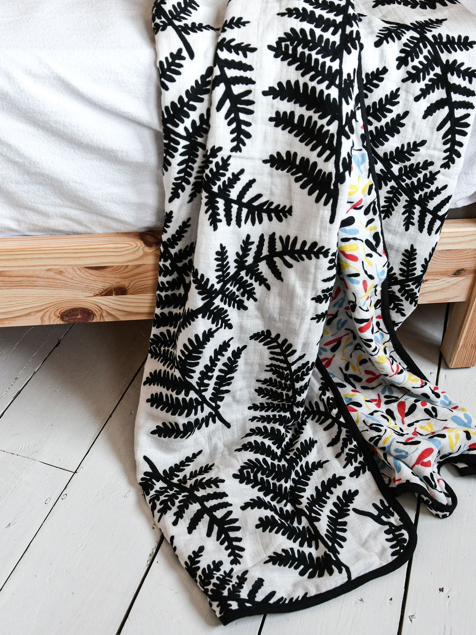 Etta Loves Black Fern Print sensory blanket 120x120cm - British product
