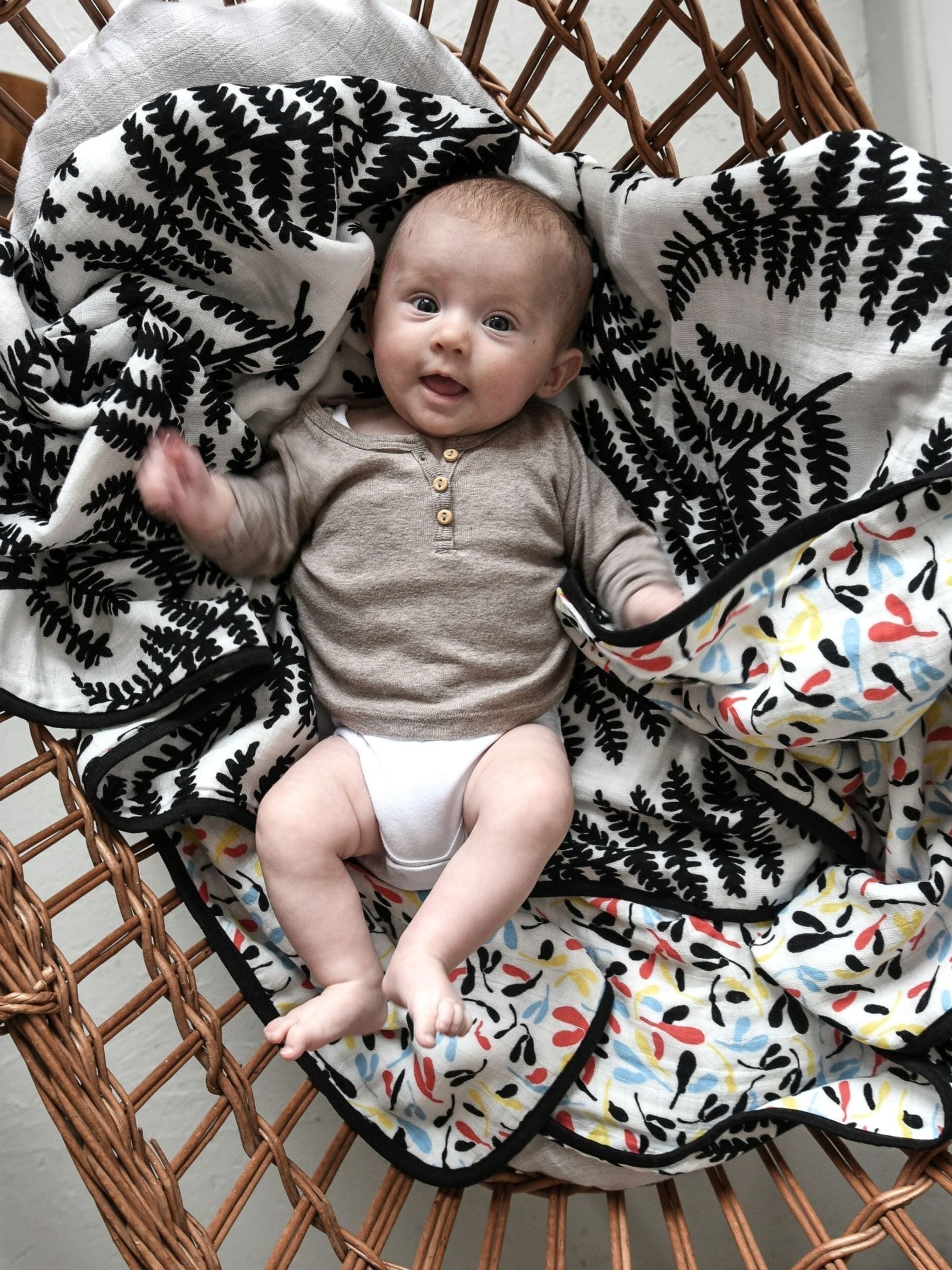 Etta Loves Black Fern Print sensory blanket 120x120cm - British product