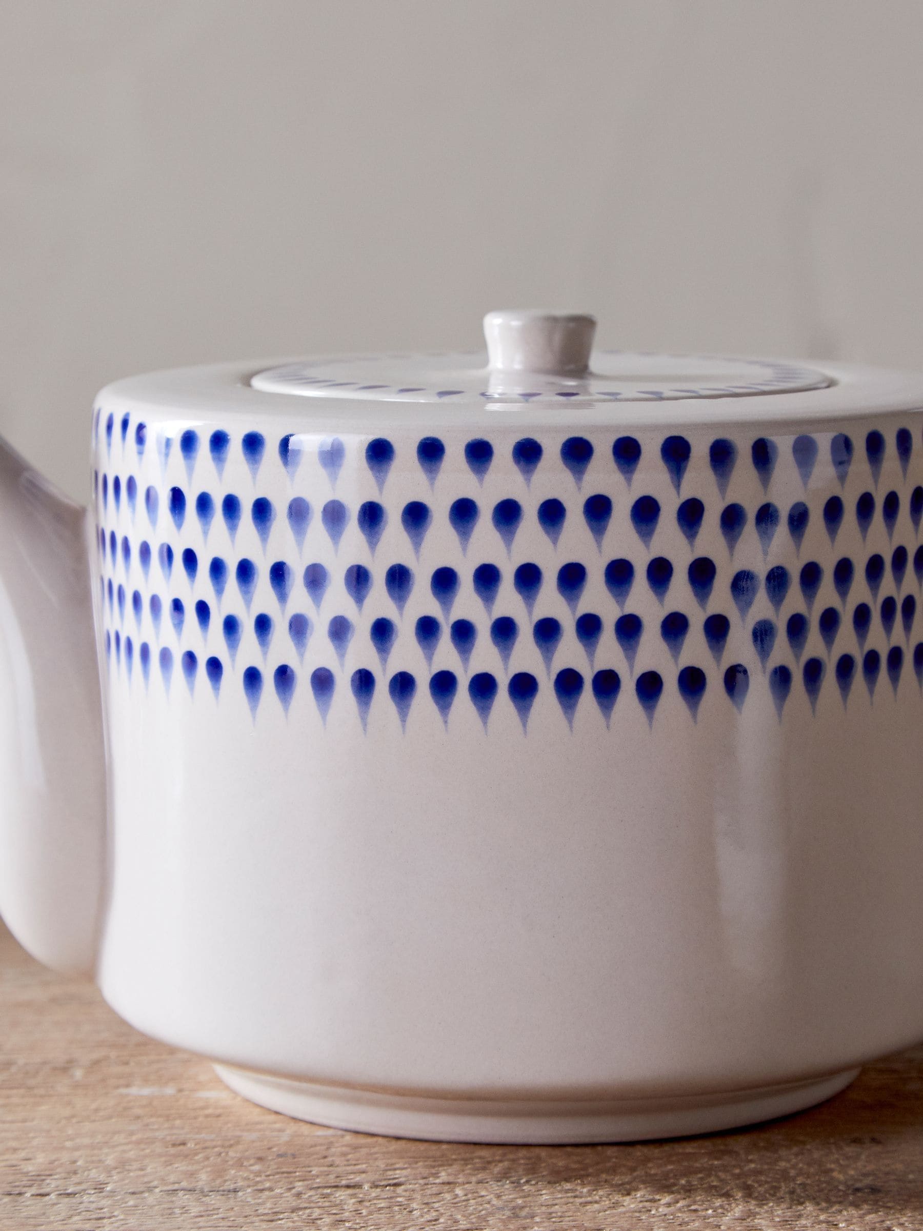 Nkuku Cream Indigo Drop 4 person teapot - British product